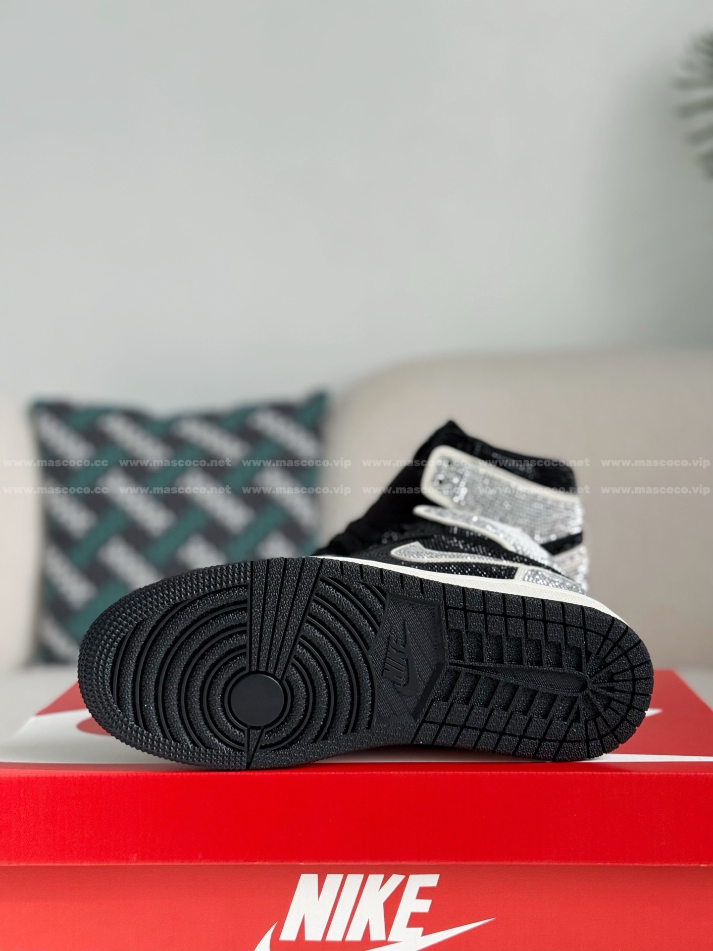 「#4564」Jordan 1 Hand-Set Rhinestones High Sneakers - Image 5