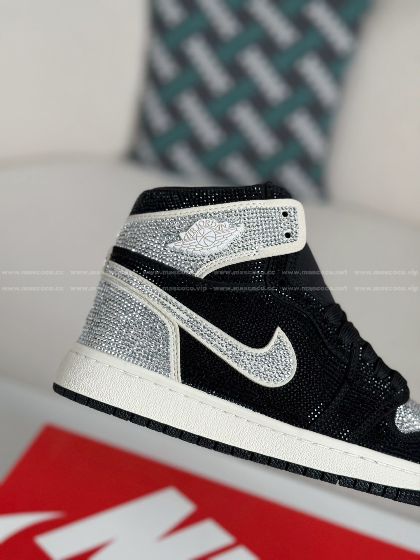 「#4564」Jordan 1 Hand-Set Rhinestones High Sneakers - Image 7