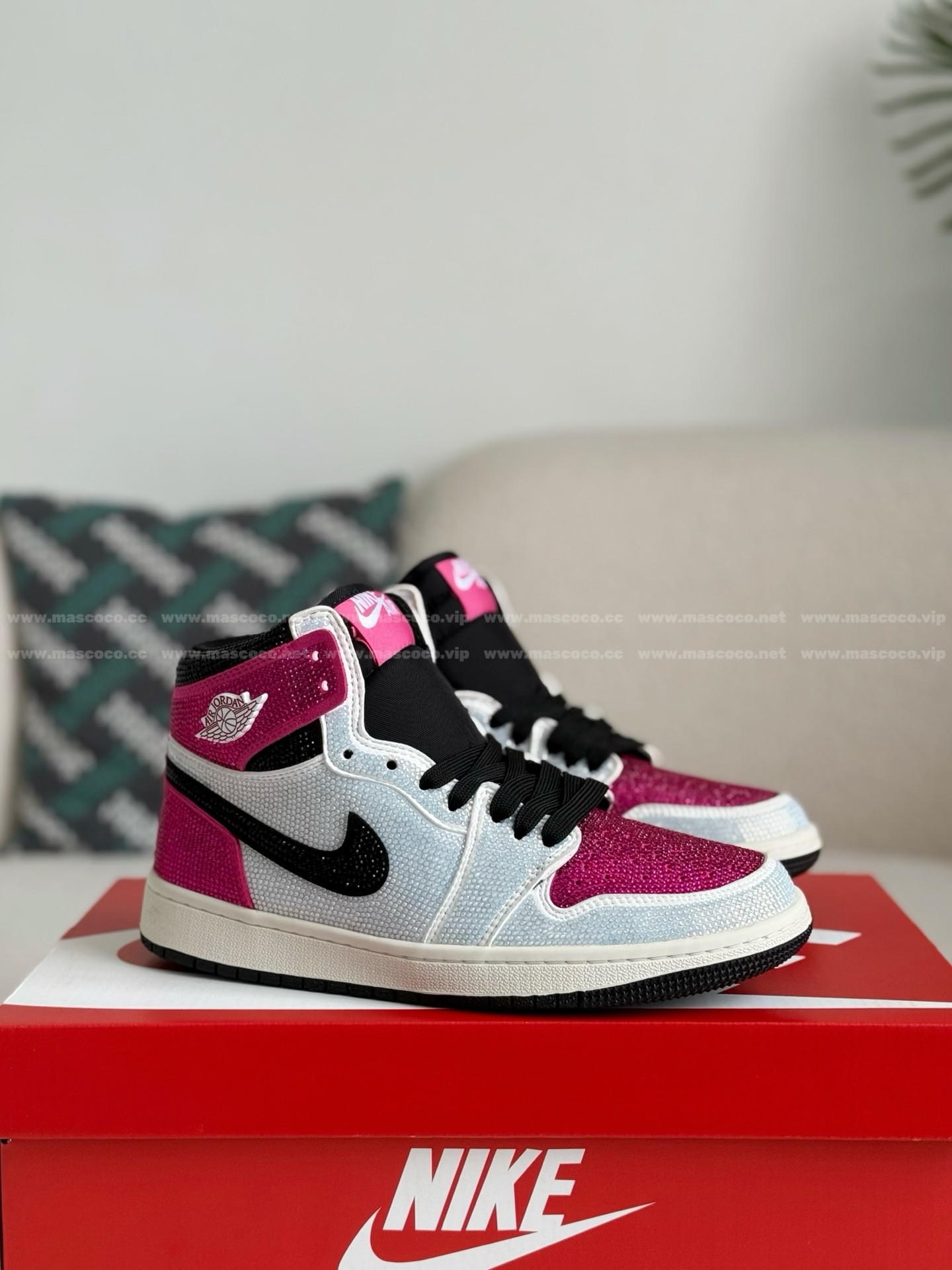 「#4567」Jordan 1 Hand-Set Rhinestones High Sneakers - Image 2