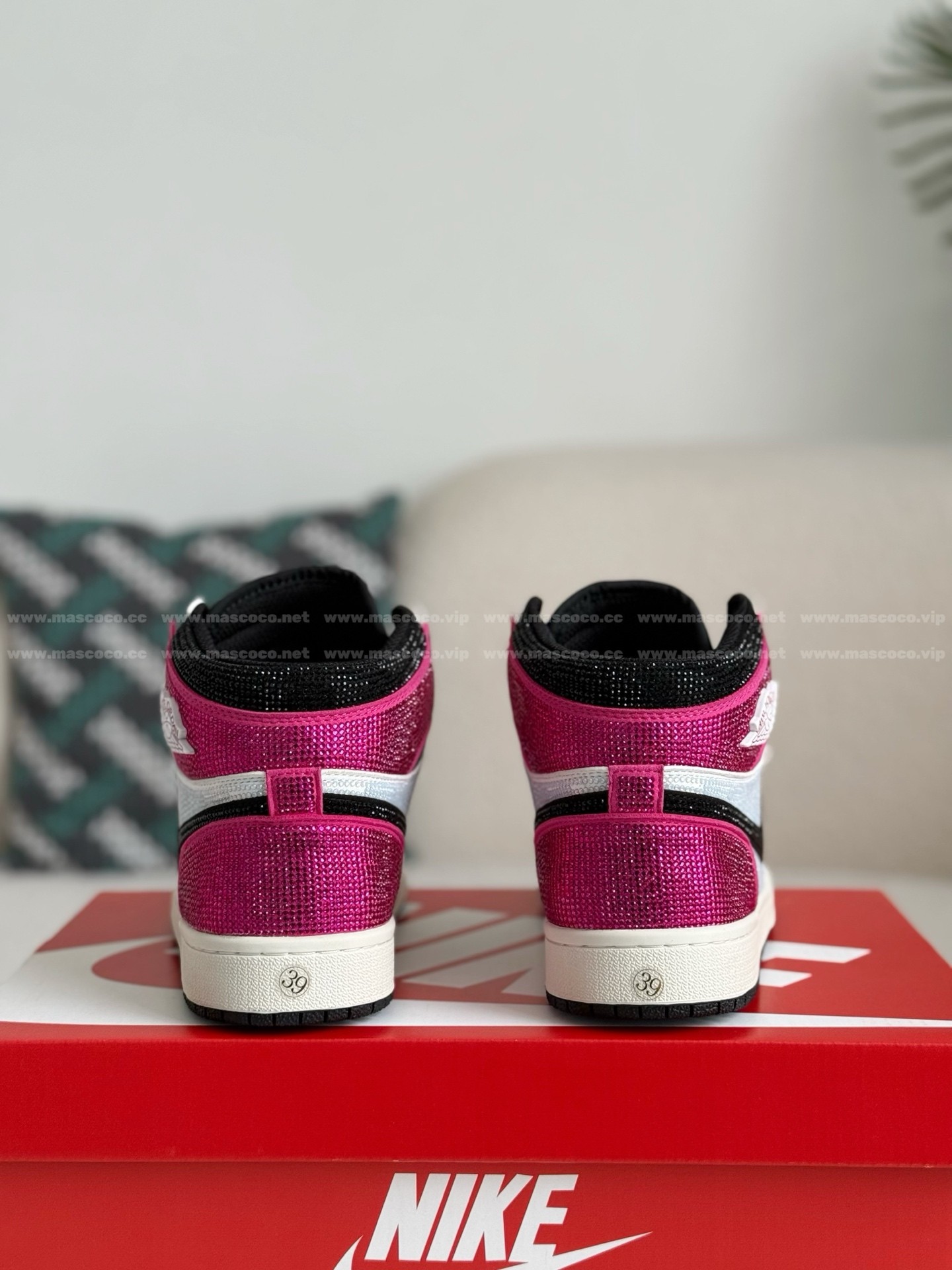 「#4567」Jordan 1 Hand-Set Rhinestones High Sneakers - Image 3