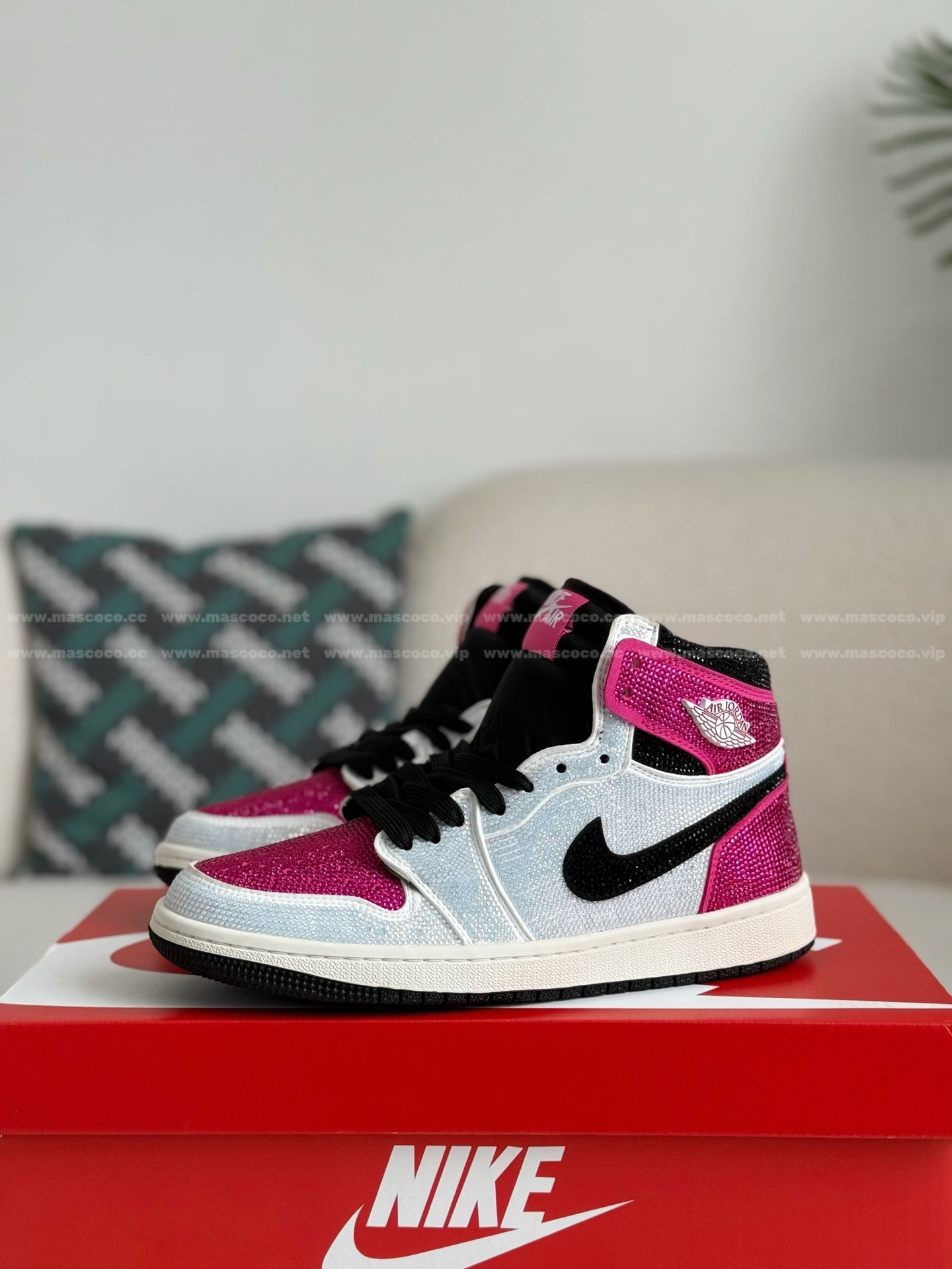 「#4567」Jordan 1 Hand-Set Rhinestones High Sneakers