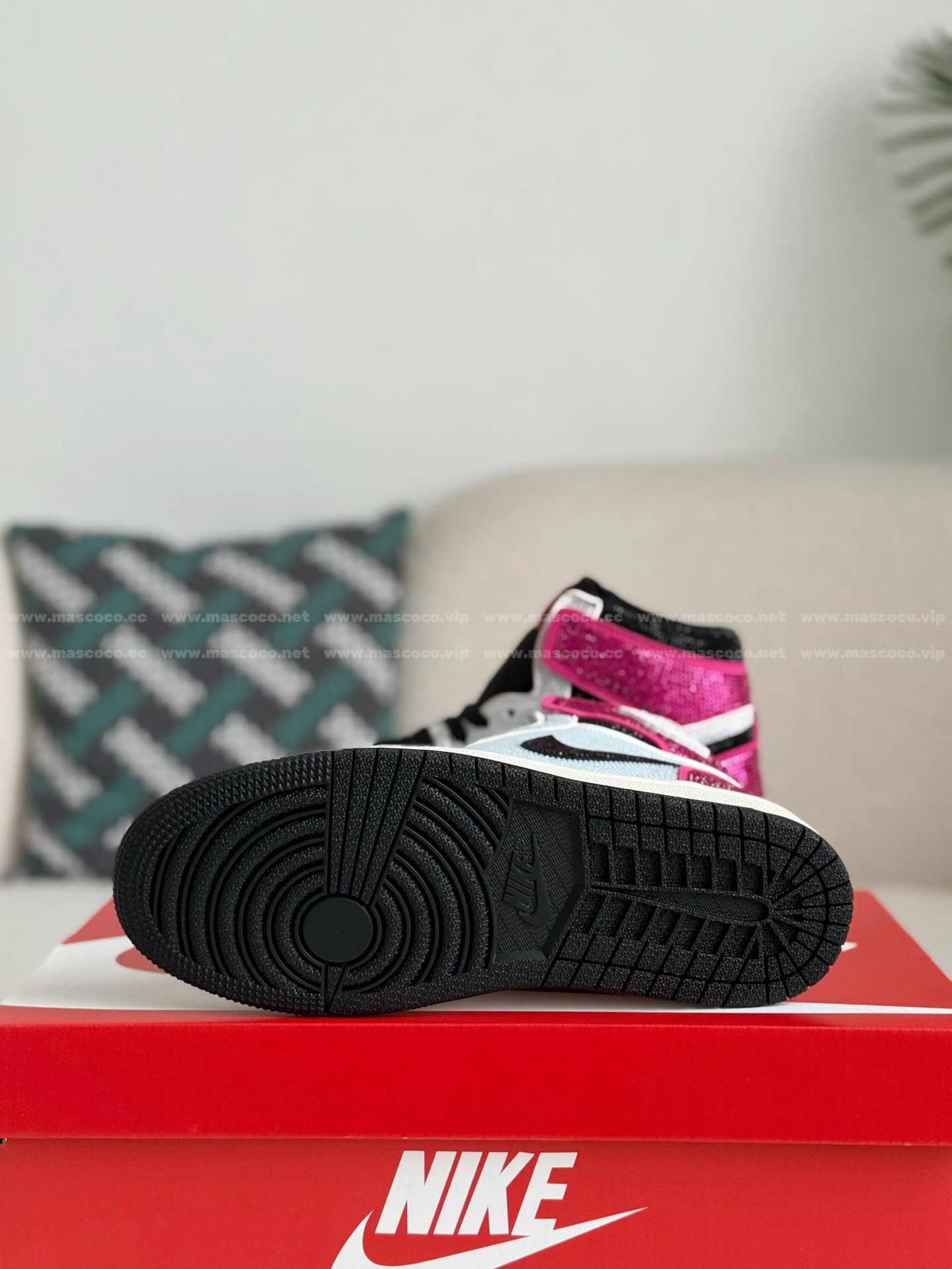 「#4567」Jordan 1 Hand-Set Rhinestones High Sneakers - Image 5