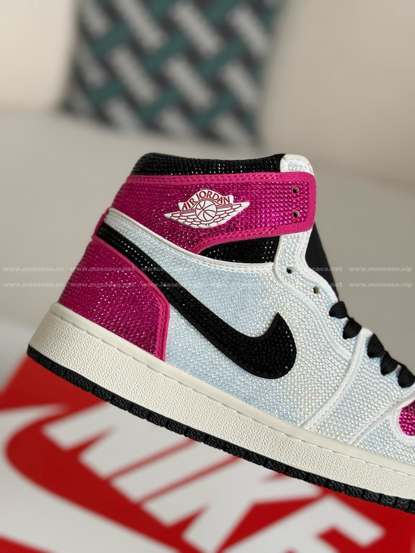 「#4567」Jordan 1 Hand-Set Rhinestones High Sneakers - Image 7