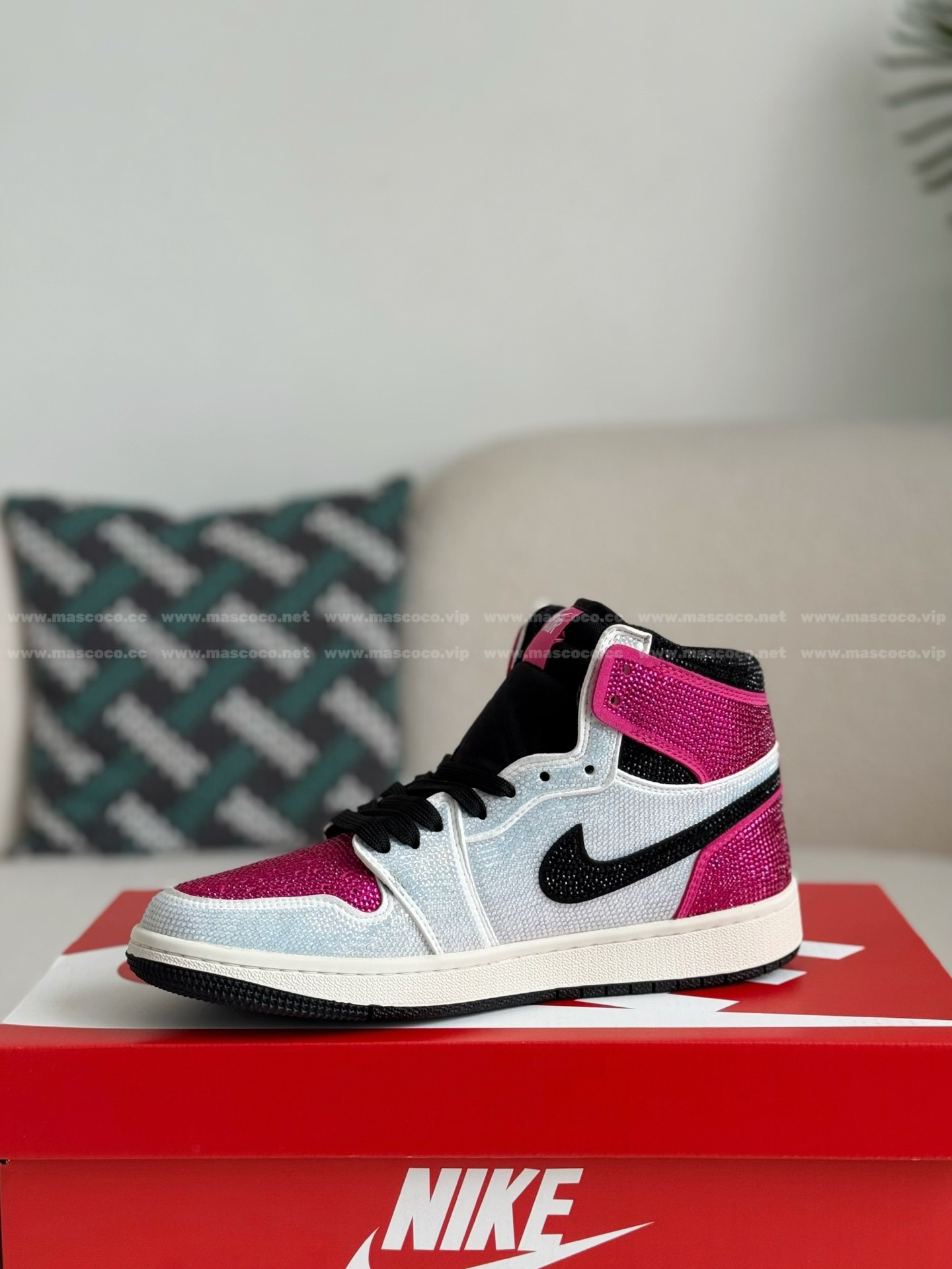 「#4567」Jordan 1 Hand-Set Rhinestones High Sneakers - Image 4
