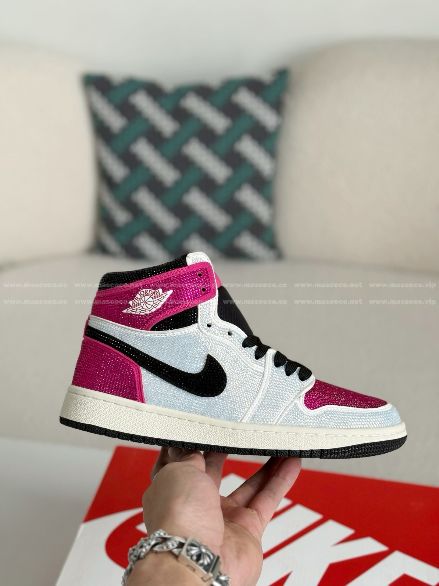 「#4567」Jordan 1 Hand-Set Rhinestones High Sneakers - Image 6