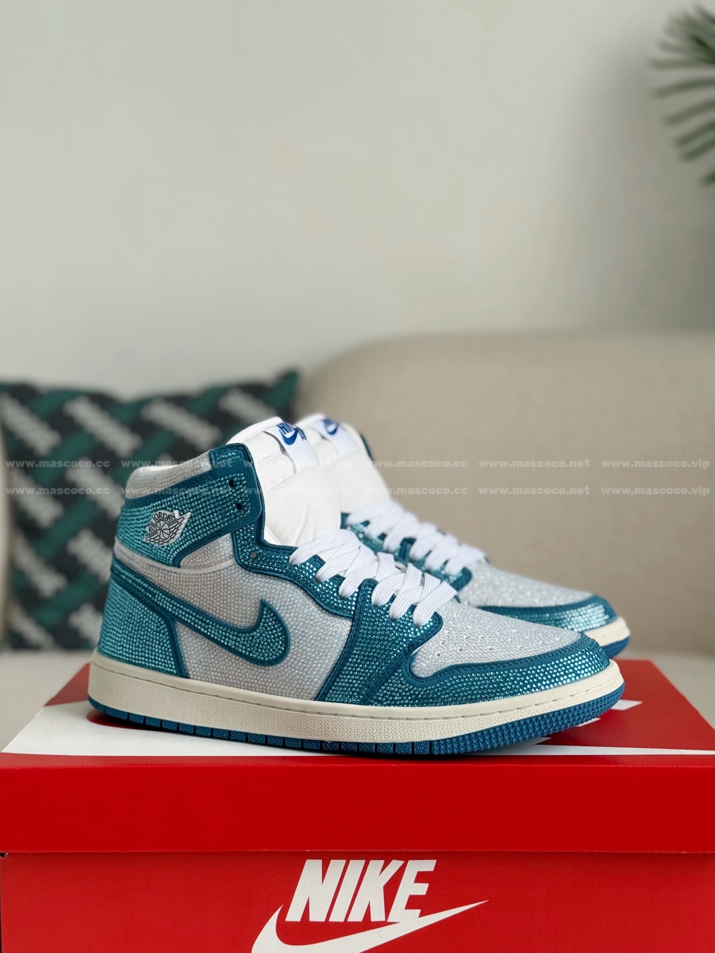 「#4574」Jordan 1 Hand-Set Rhinestones High Sneakers - Image 2