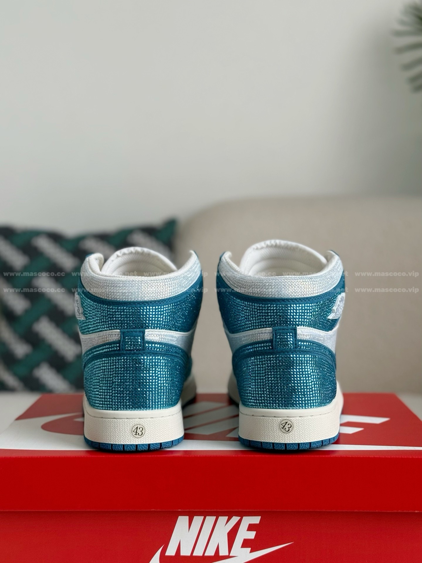 「#4574」Jordan 1 Hand-Set Rhinestones High Sneakers - Image 3