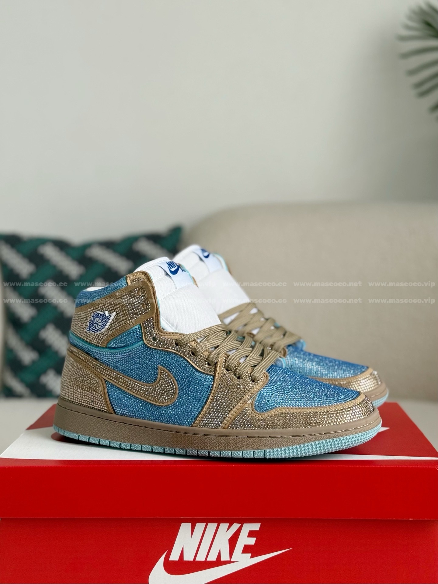 「#4575」Jordan 1 Hand-Set Rhinestones High Sneakers - Image 2