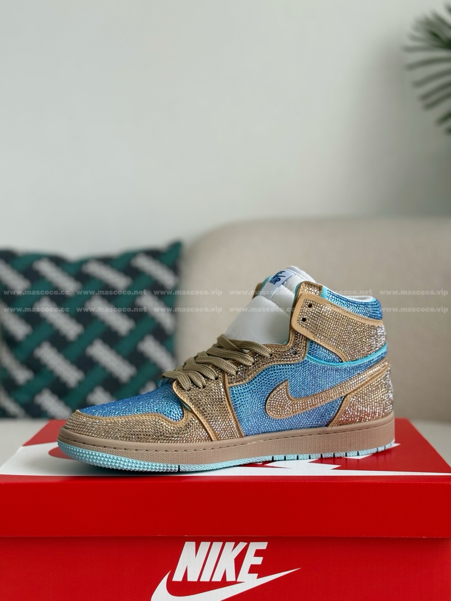 「#4575」Jordan 1 Hand-Set Rhinestones High Sneakers - Image 4