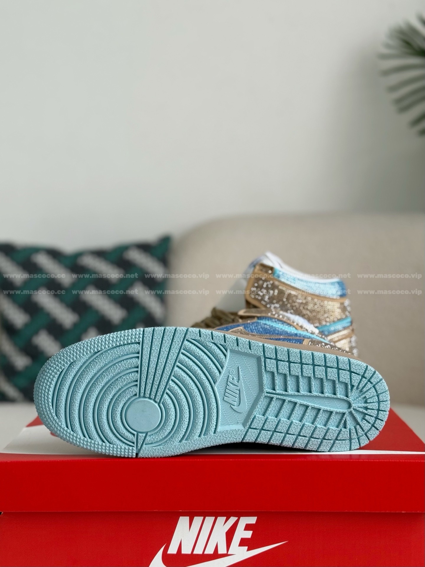 「#4575」Jordan 1 Hand-Set Rhinestones High Sneakers - Image 5