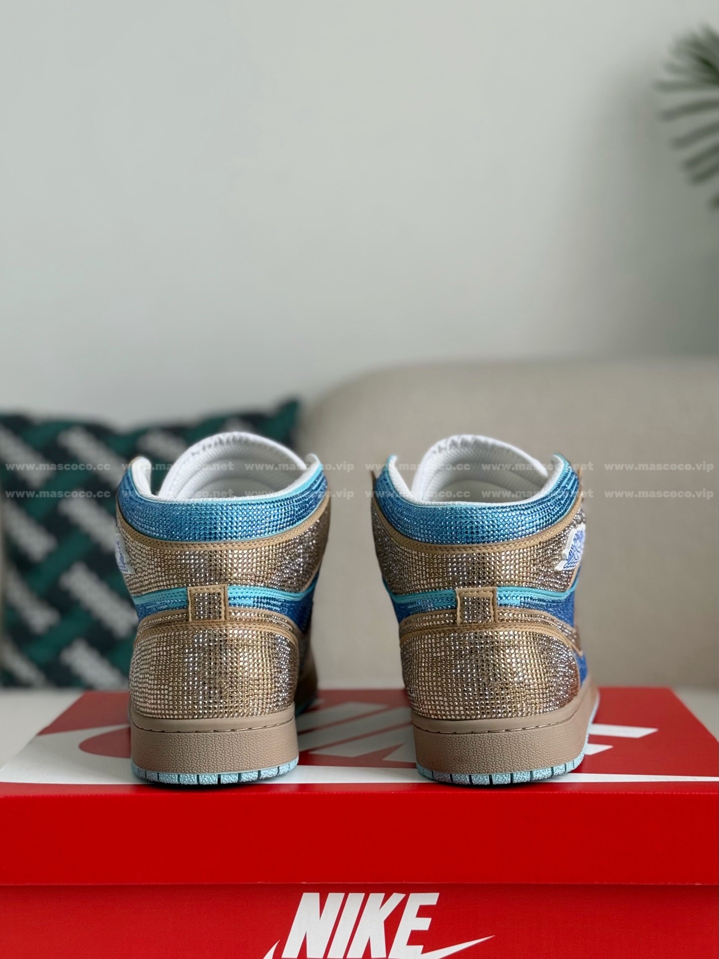 「#4575」Jordan 1 Hand-Set Rhinestones High Sneakers - Image 3