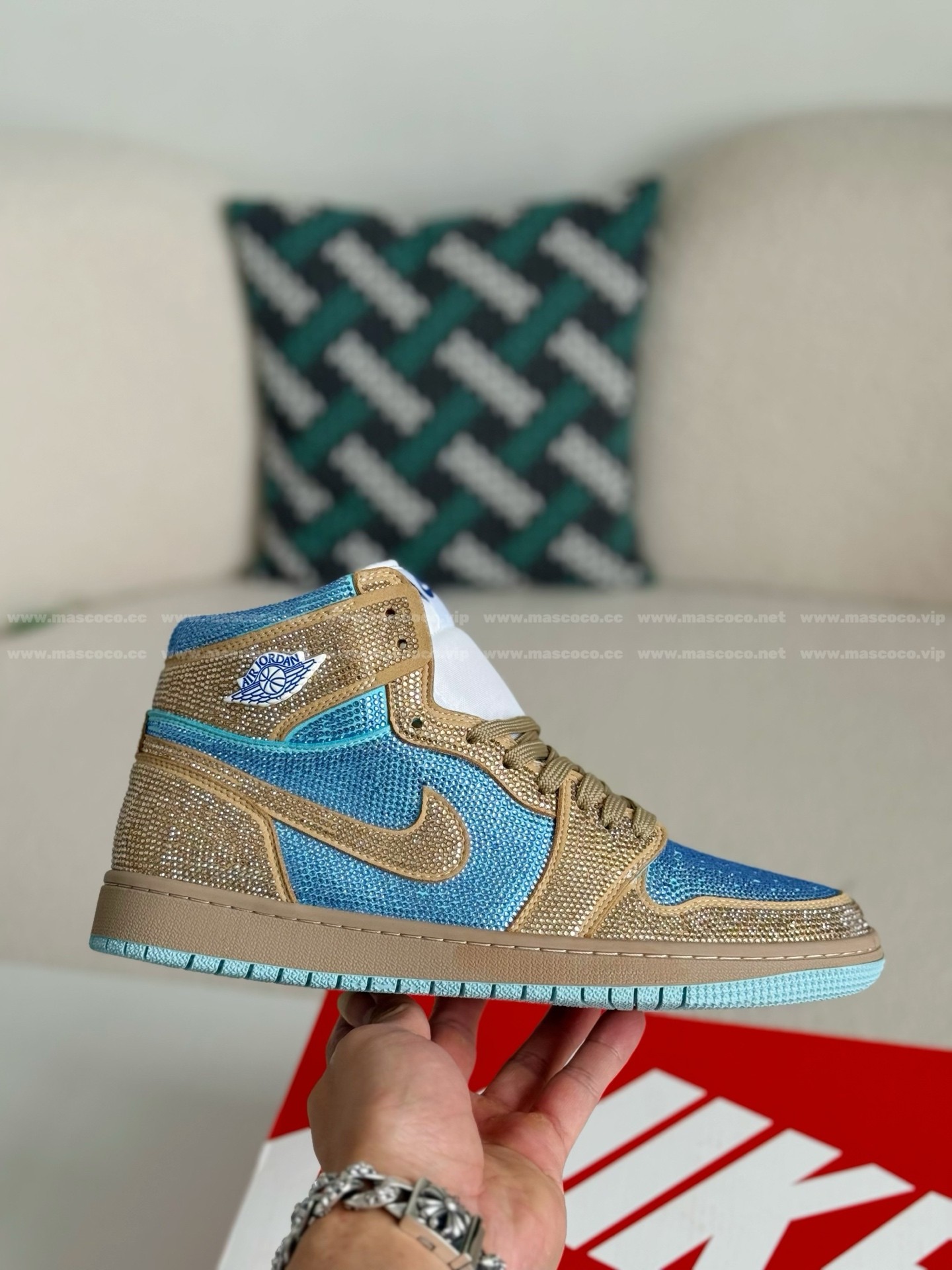 「#4575」Jordan 1 Hand-Set Rhinestones High Sneakers - Image 6