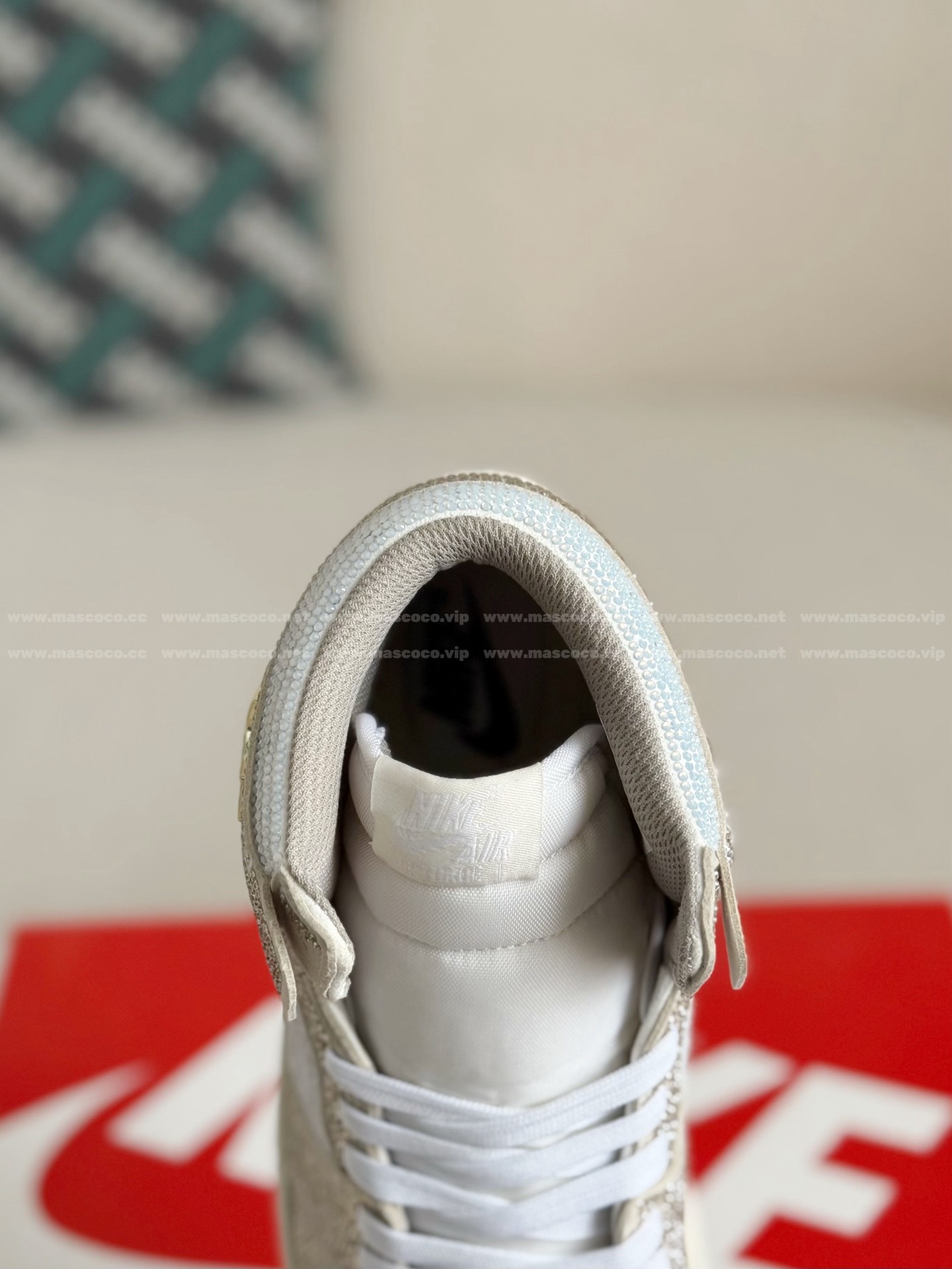 「#4576」Jordan 1 Hand-Set Rhinestones High Sneakers - Image 8
