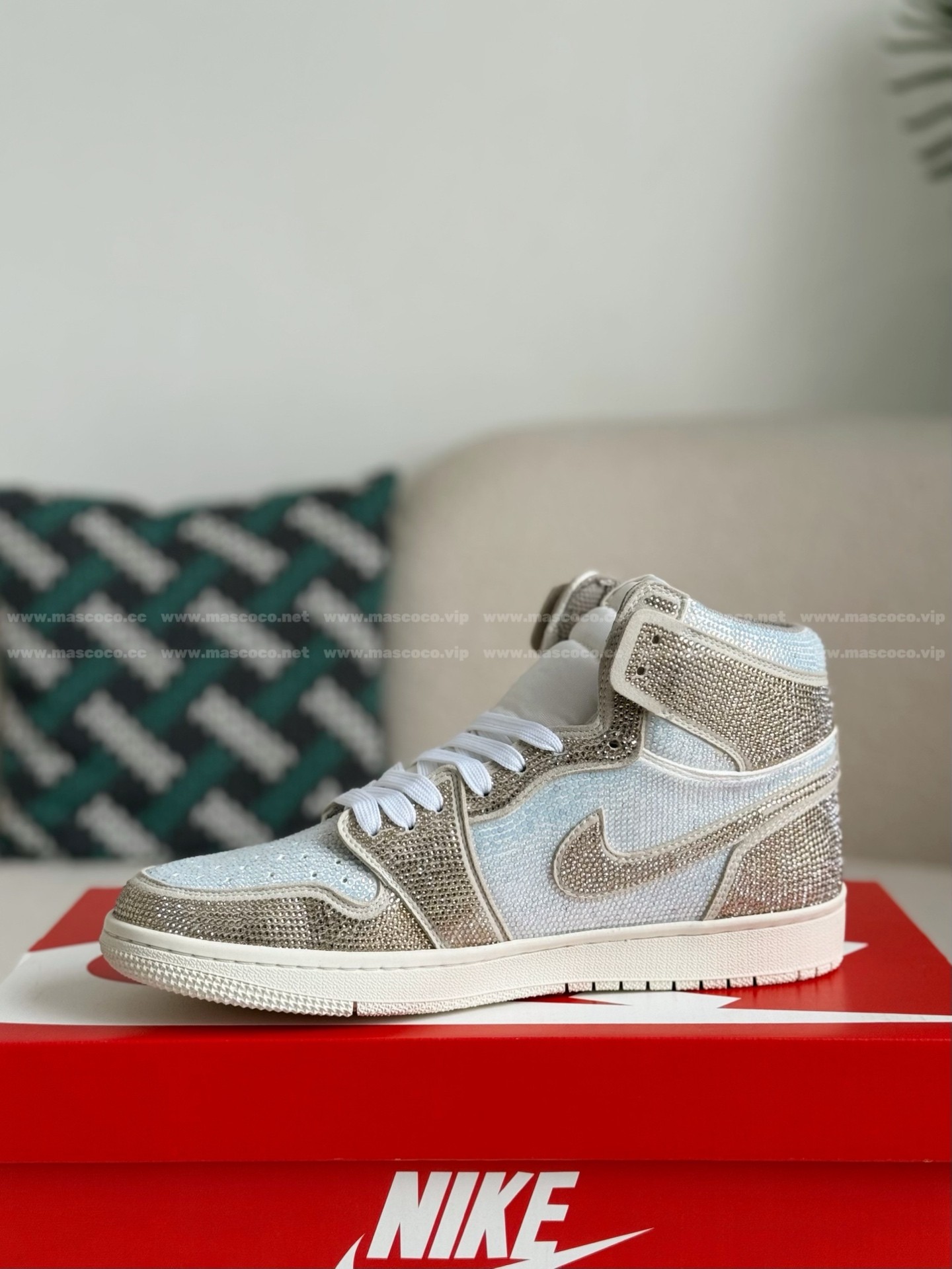 「#4576」Jordan 1 Hand-Set Rhinestones High Sneakers - Image 4