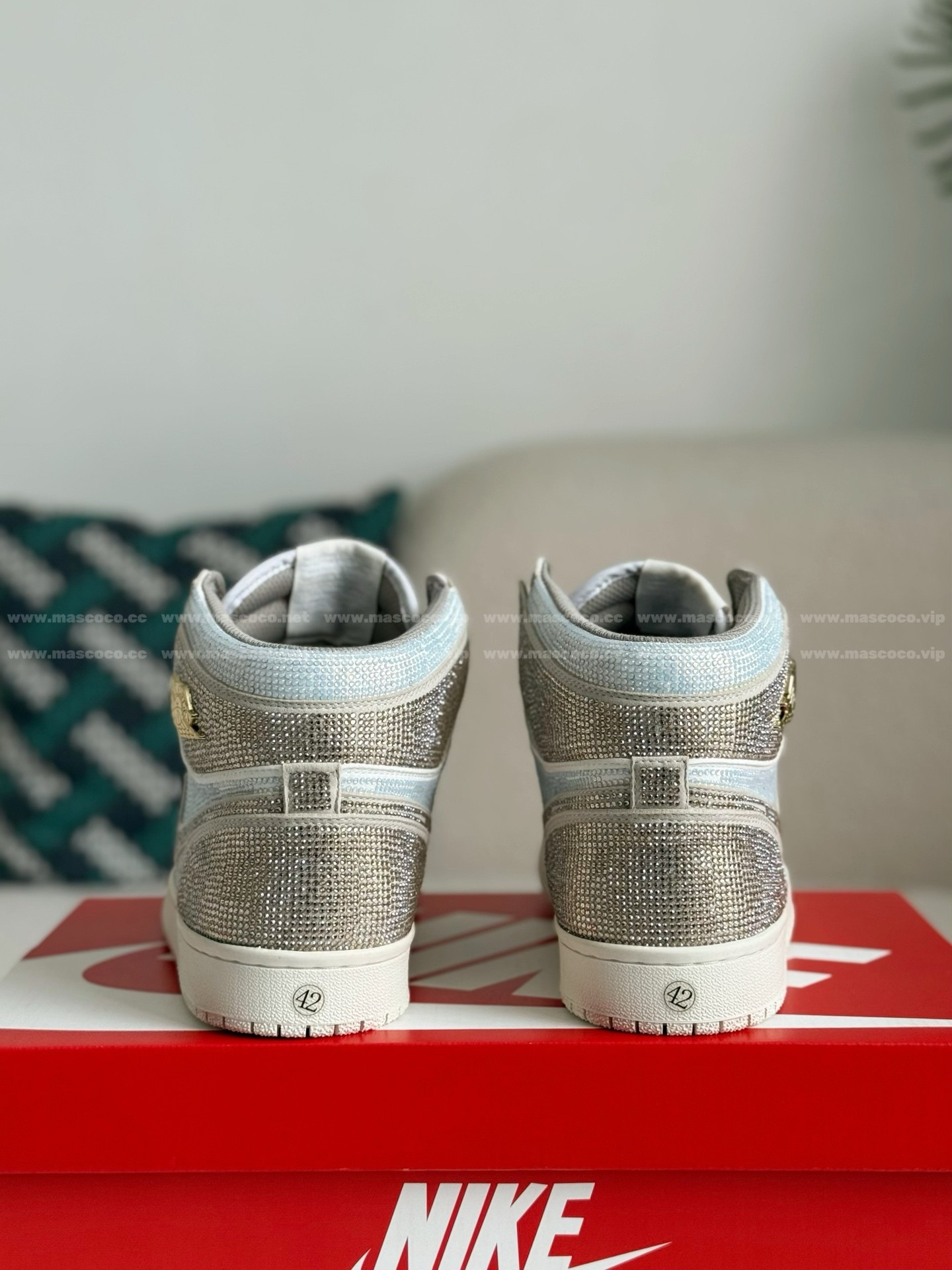 「#4576」Jordan 1 Hand-Set Rhinestones High Sneakers - Image 3