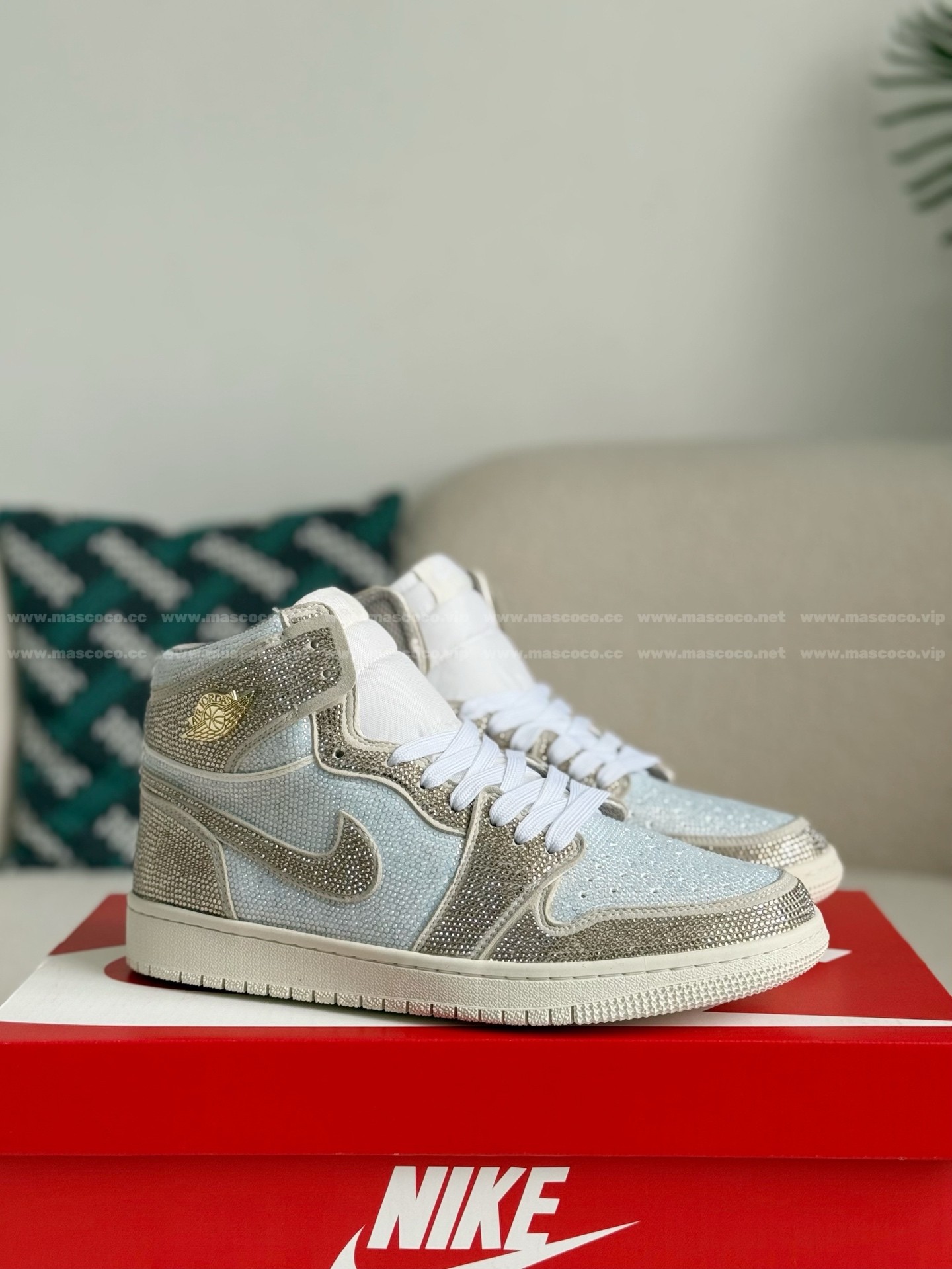「#4576」Jordan 1 Hand-Set Rhinestones High Sneakers - Image 2