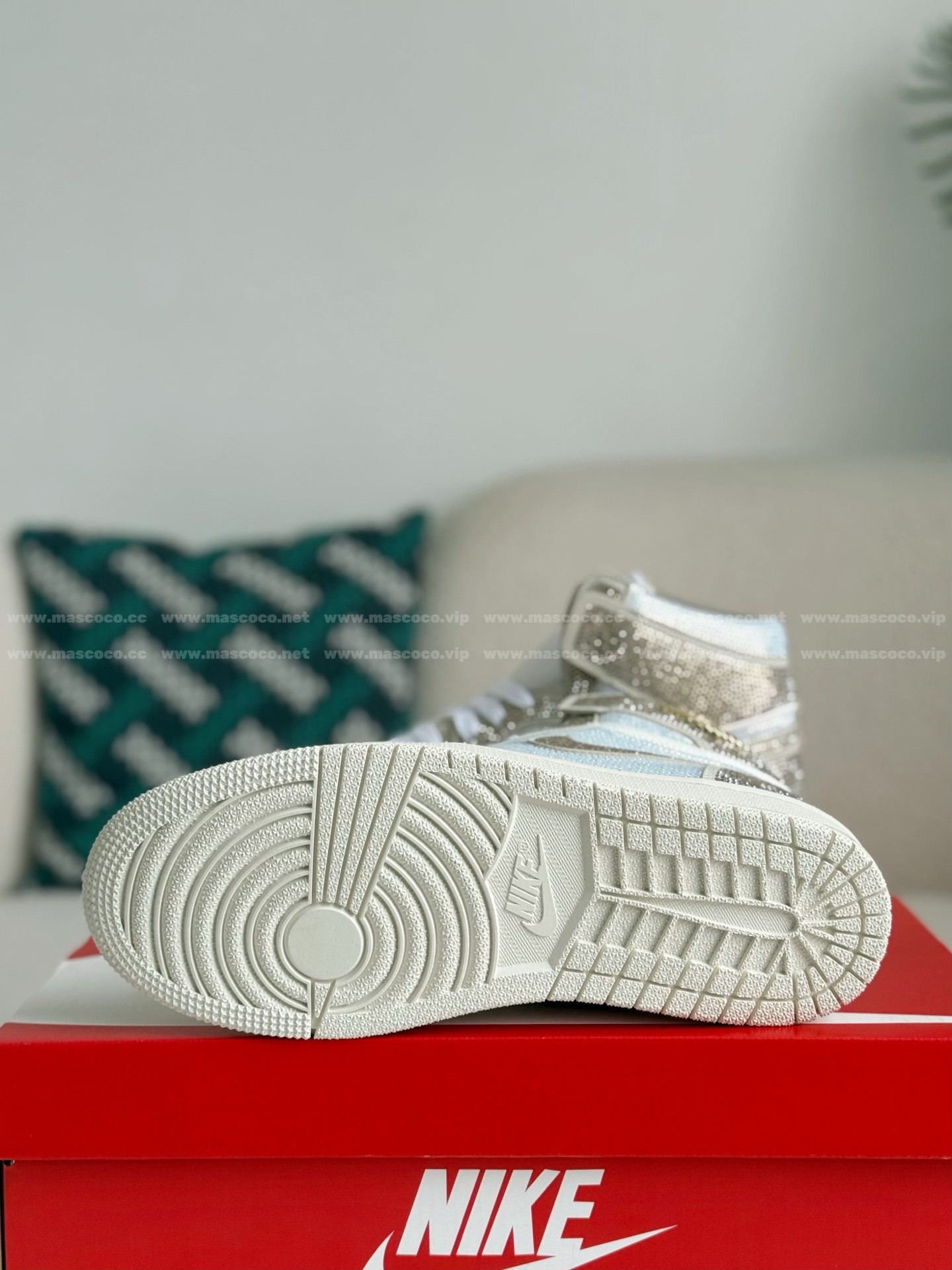 「#4576」Jordan 1 Hand-Set Rhinestones High Sneakers - Image 5