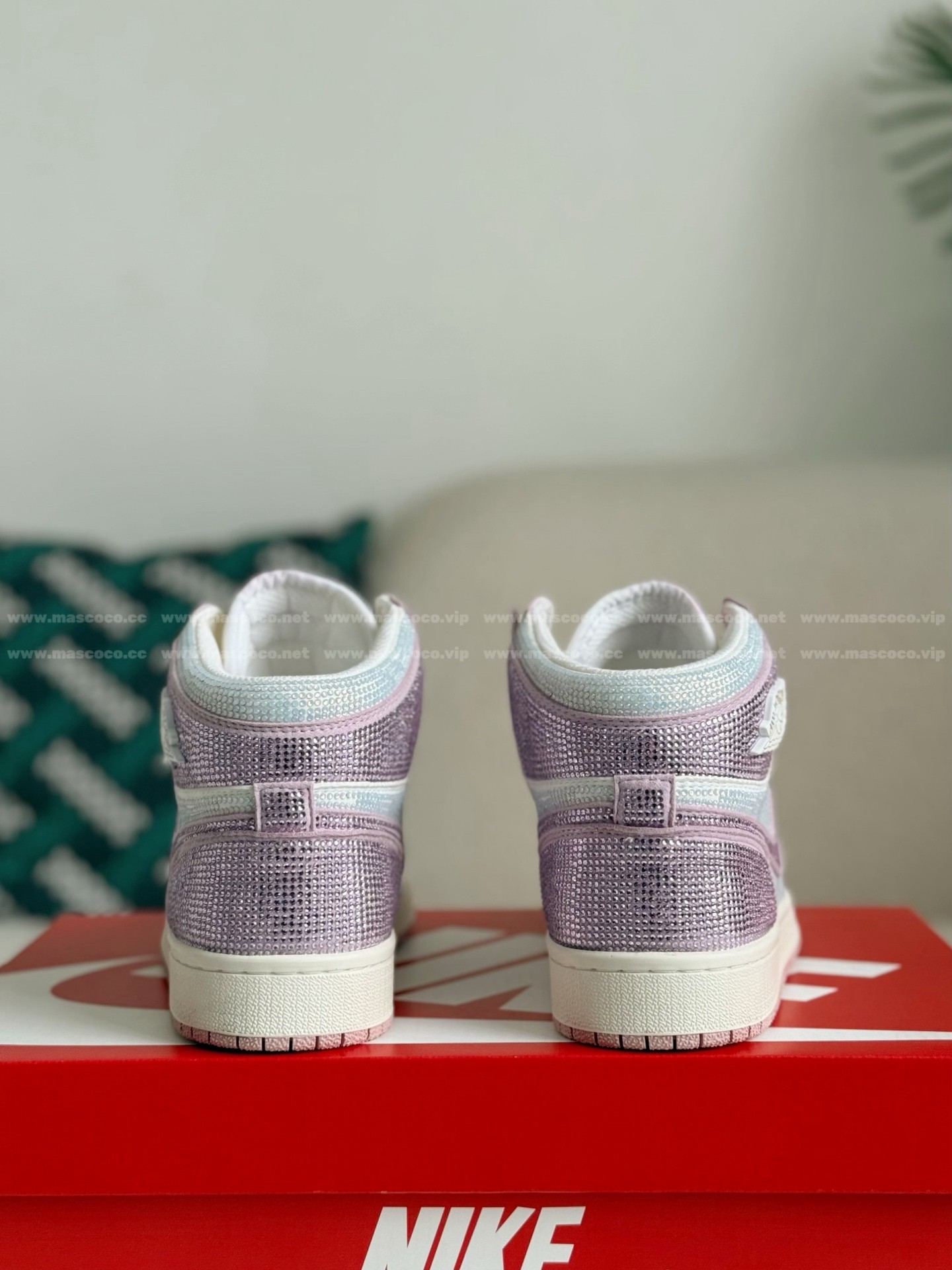 「#4578」Jordan 1 Hand-Set Rhinestones High Sneakers - Image 3