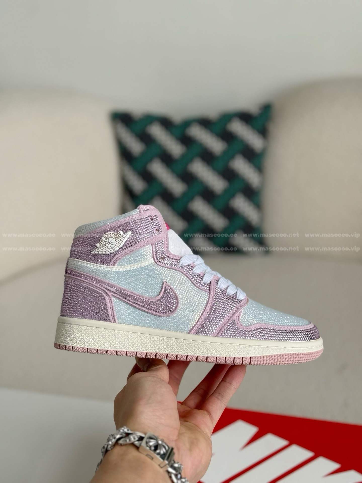 「#4578」Jordan 1 Hand-Set Rhinestones High Sneakers - Image 6