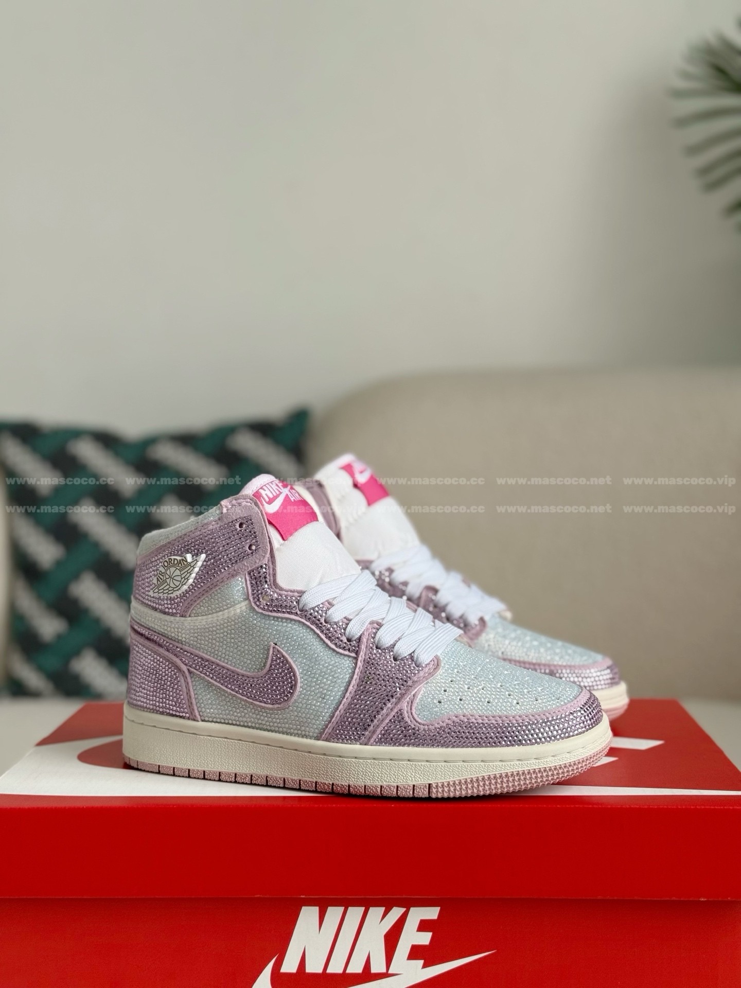 「#4578」Jordan 1 Hand-Set Rhinestones High Sneakers - Image 2