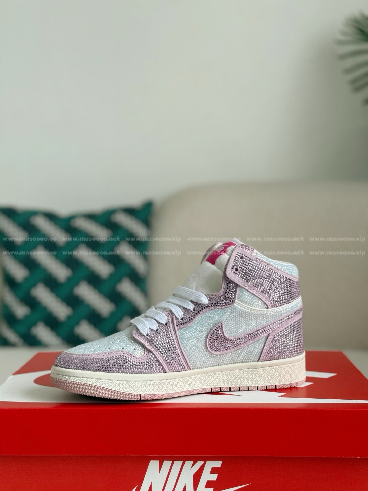 「#4578」Jordan 1 Hand-Set Rhinestones High Sneakers - Image 4