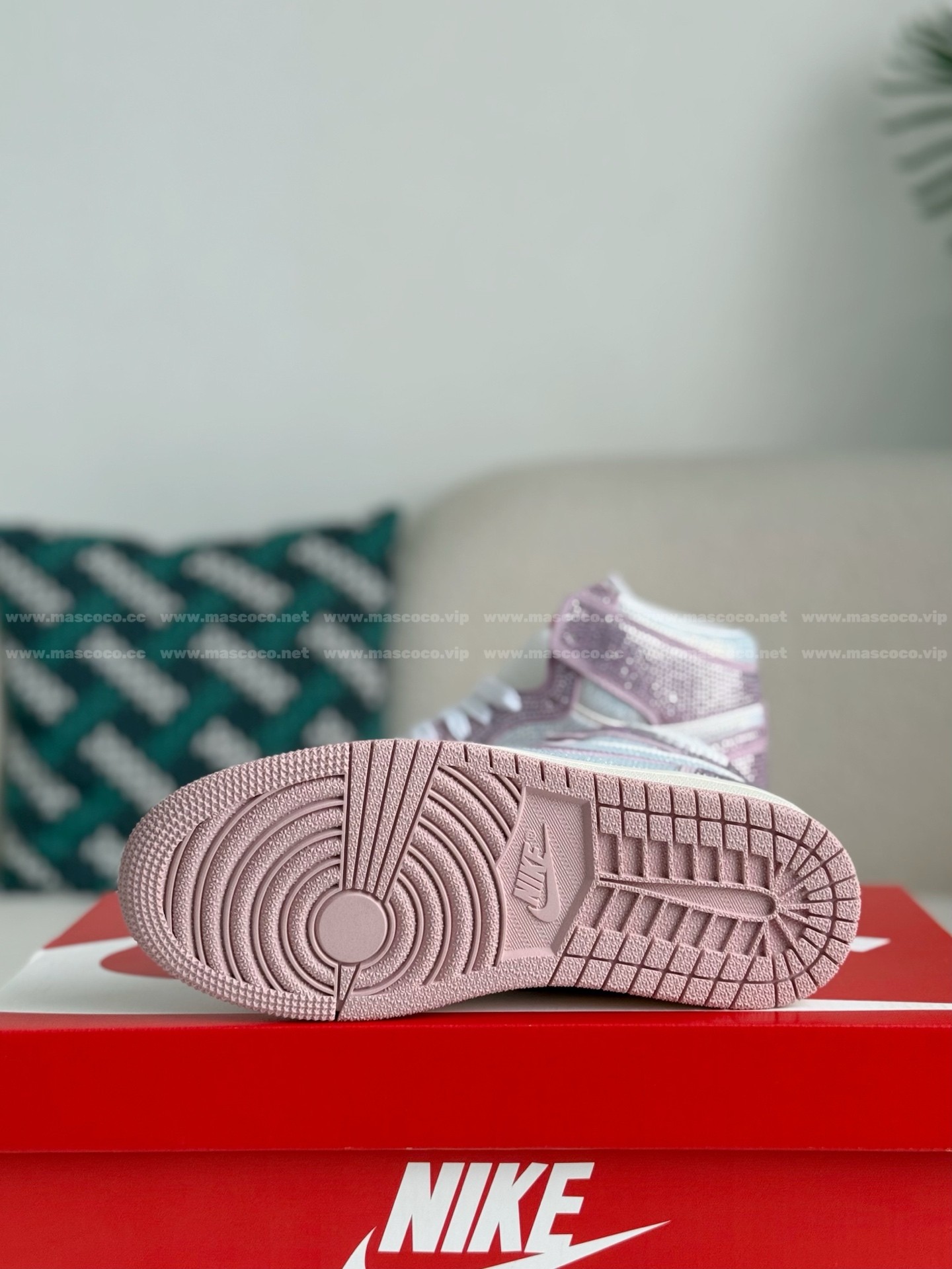 「#4578」Jordan 1 Hand-Set Rhinestones High Sneakers - Image 5