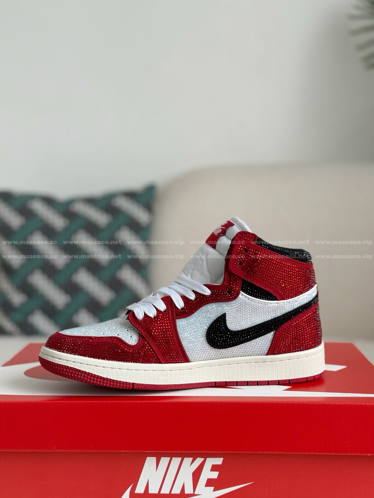 「#4580」Jordan 1 Hand-Set Rhinestones High Sneakers - Image 4