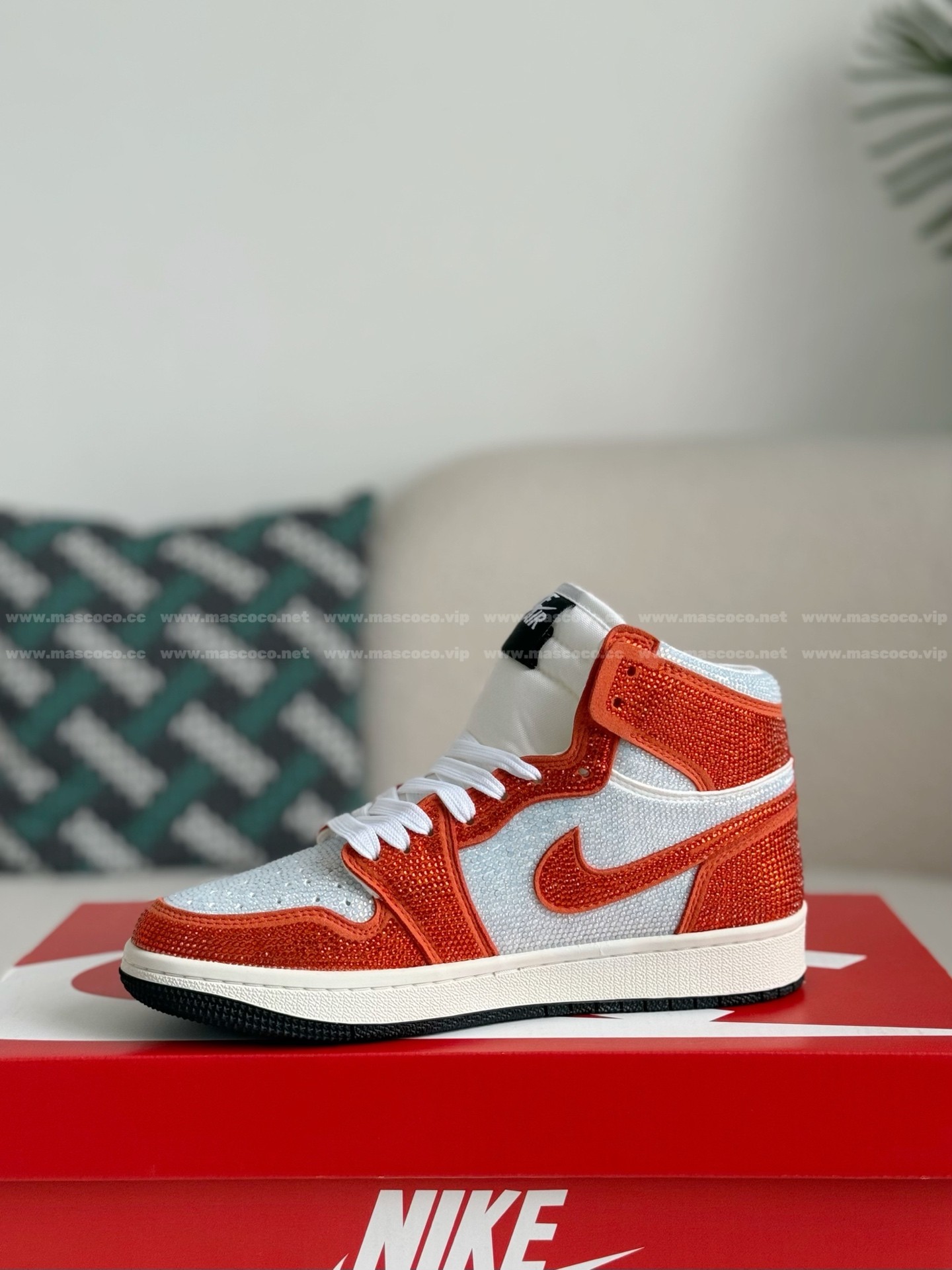 「#4581」Jordan 1 Hand-Set Rhinestones High Sneakers - Image 4
