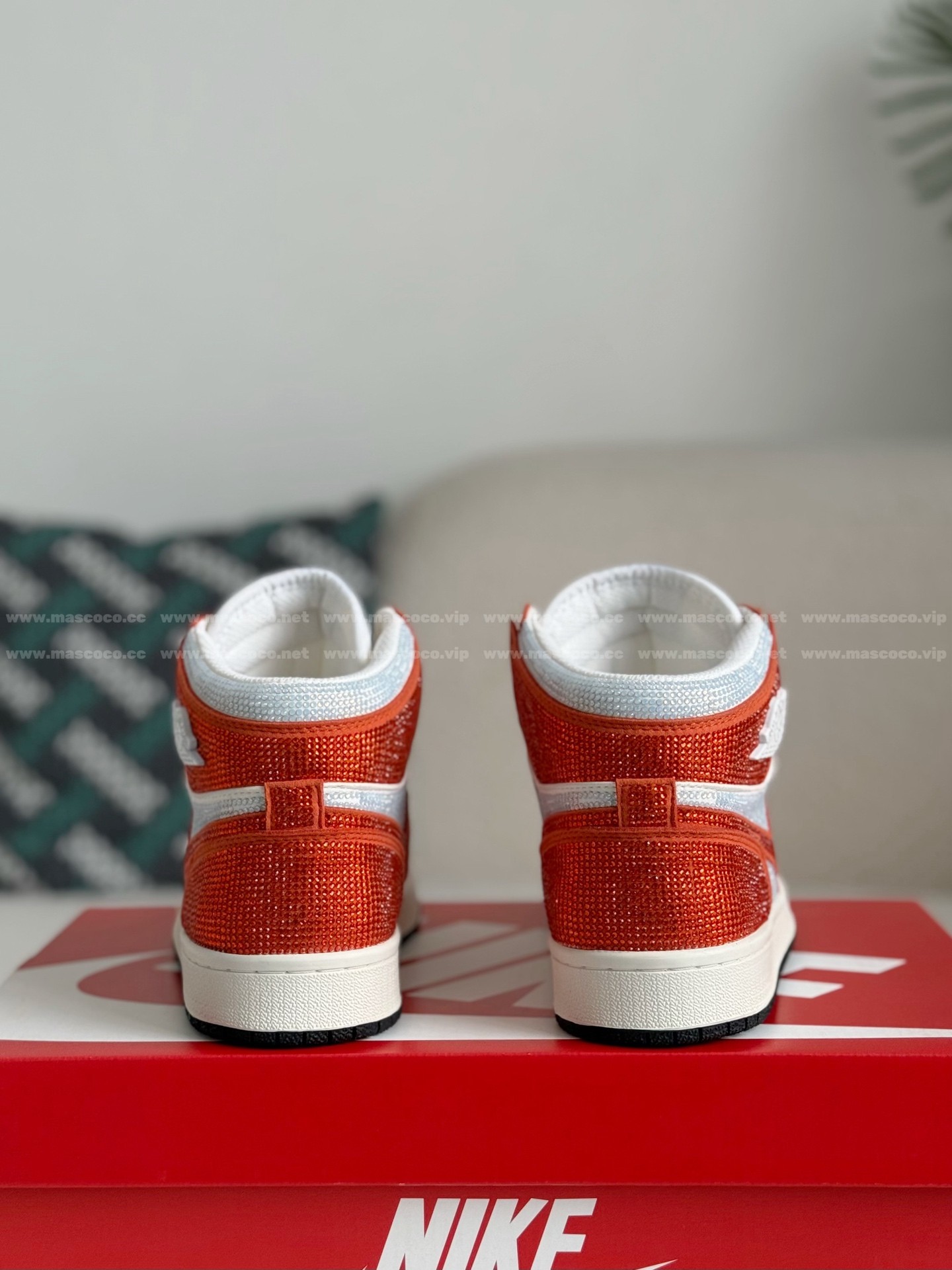 「#4581」Jordan 1 Hand-Set Rhinestones High Sneakers - Image 3