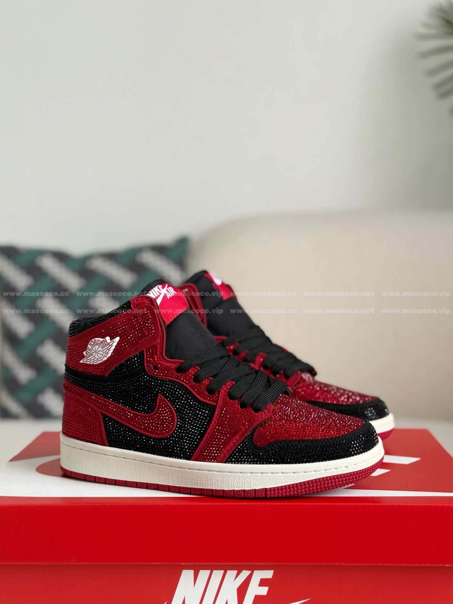 「#4582」Jordan 1 Hand-Set Rhinestones High Sneakers - Image 2