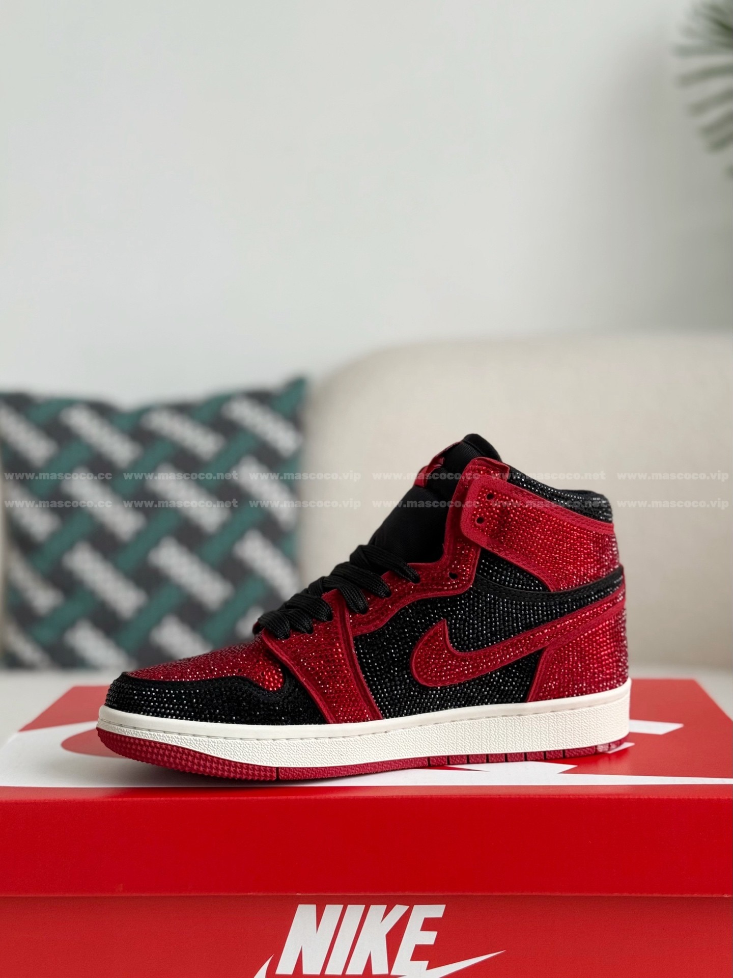 「#4582」Jordan 1 Hand-Set Rhinestones High Sneakers - Image 4