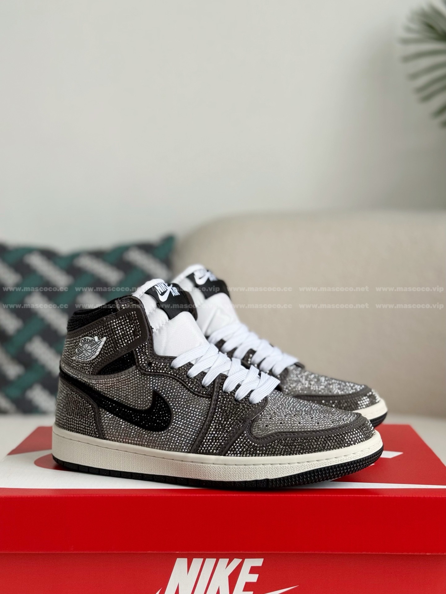「#4583」Jordan 1 Hand-Set Rhinestones High Sneakers - Image 2