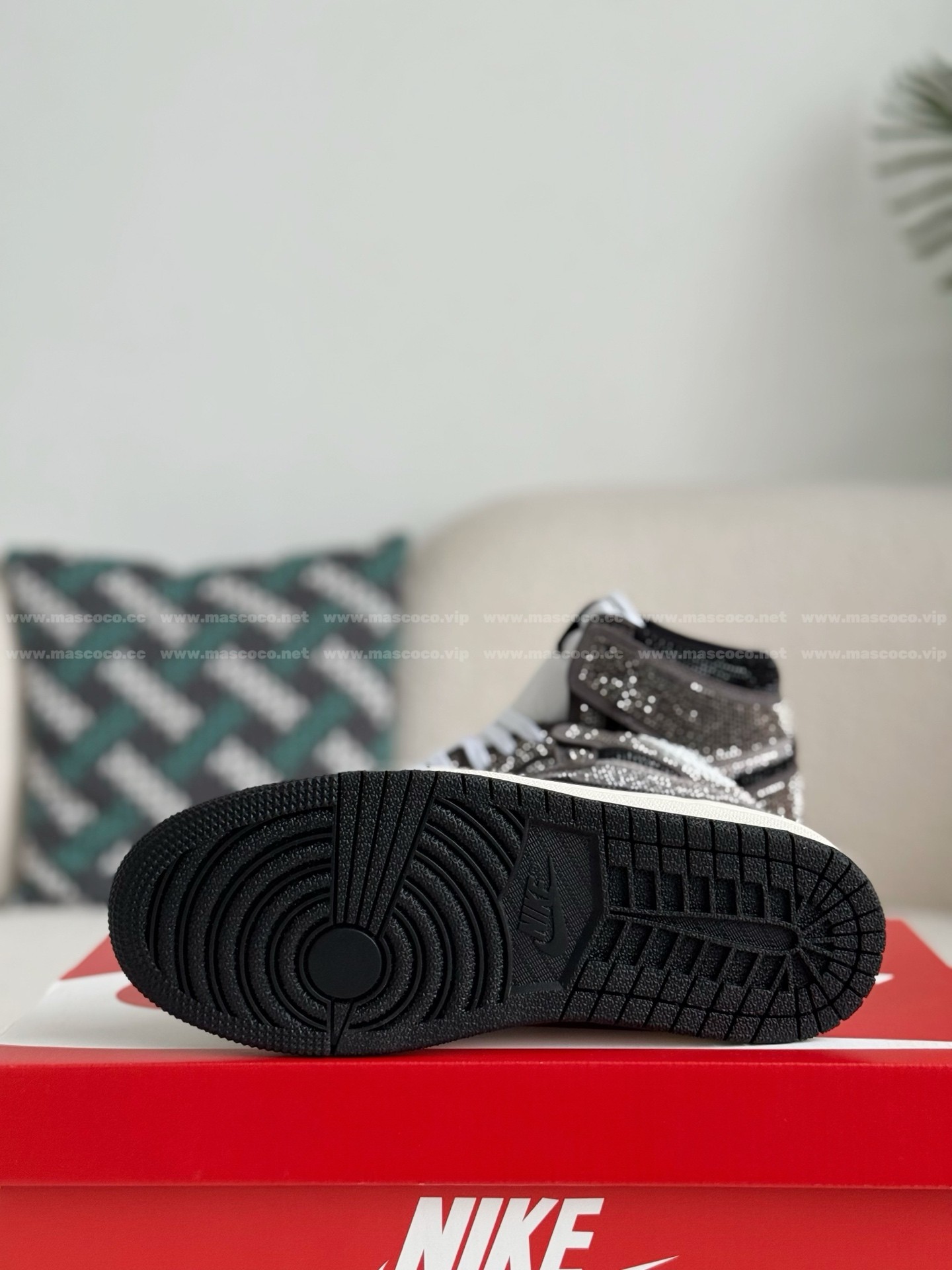 「#4583」Jordan 1 Hand-Set Rhinestones High Sneakers - Image 5