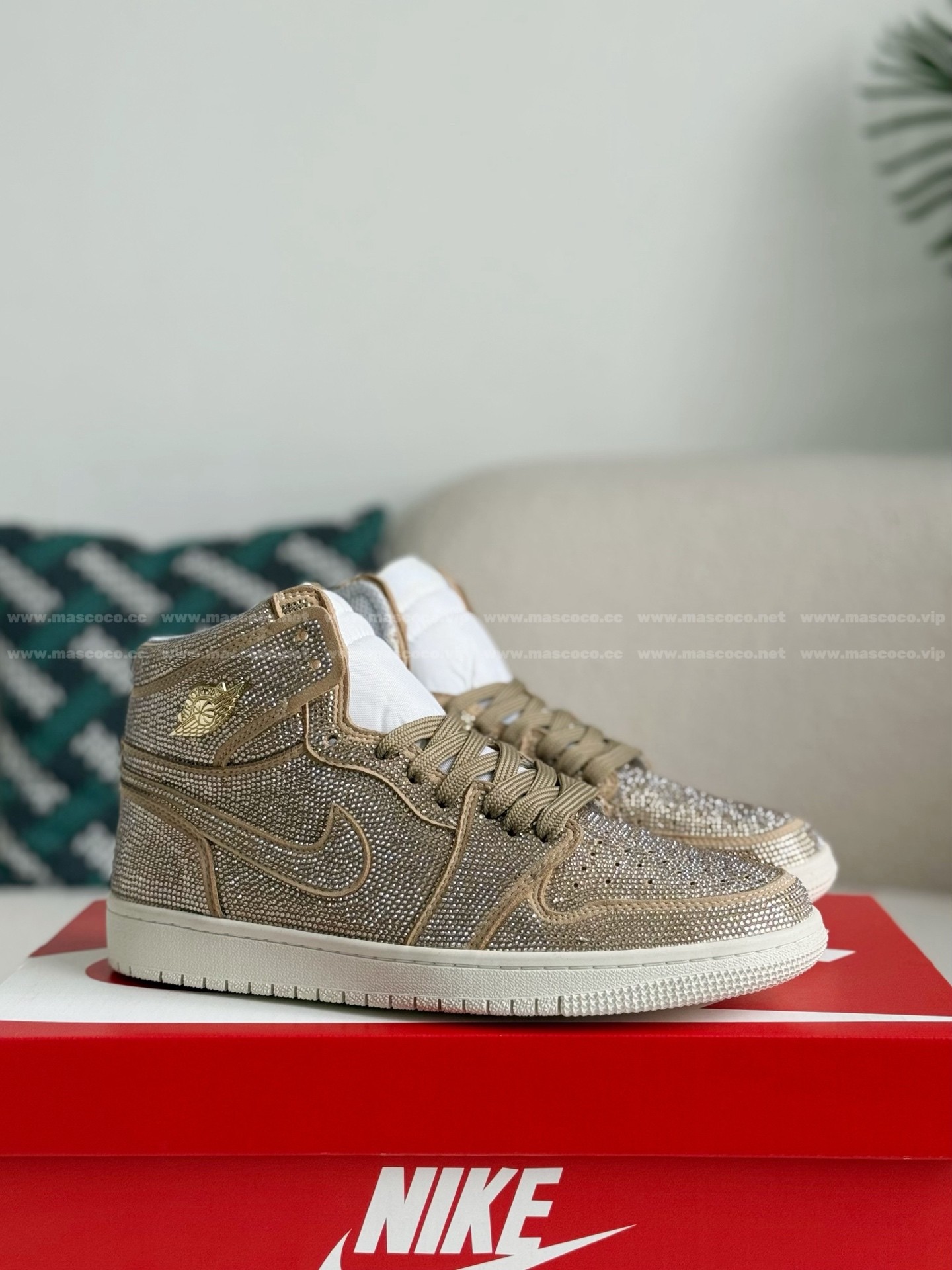 「#4584」Jordan 1 Hand-Set Rhinestones High Sneakers - Image 2