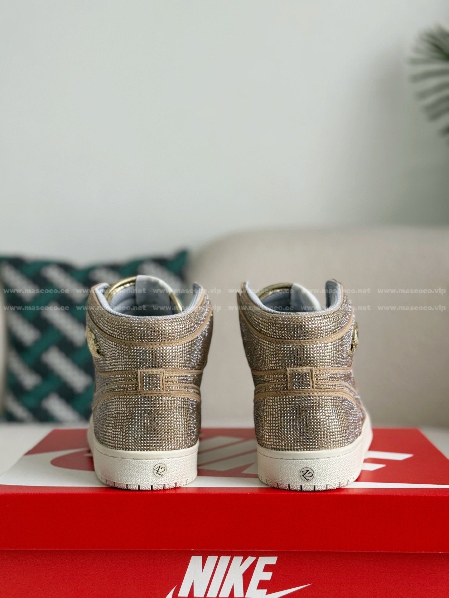 「#4584」Jordan 1 Hand-Set Rhinestones High Sneakers - Image 3