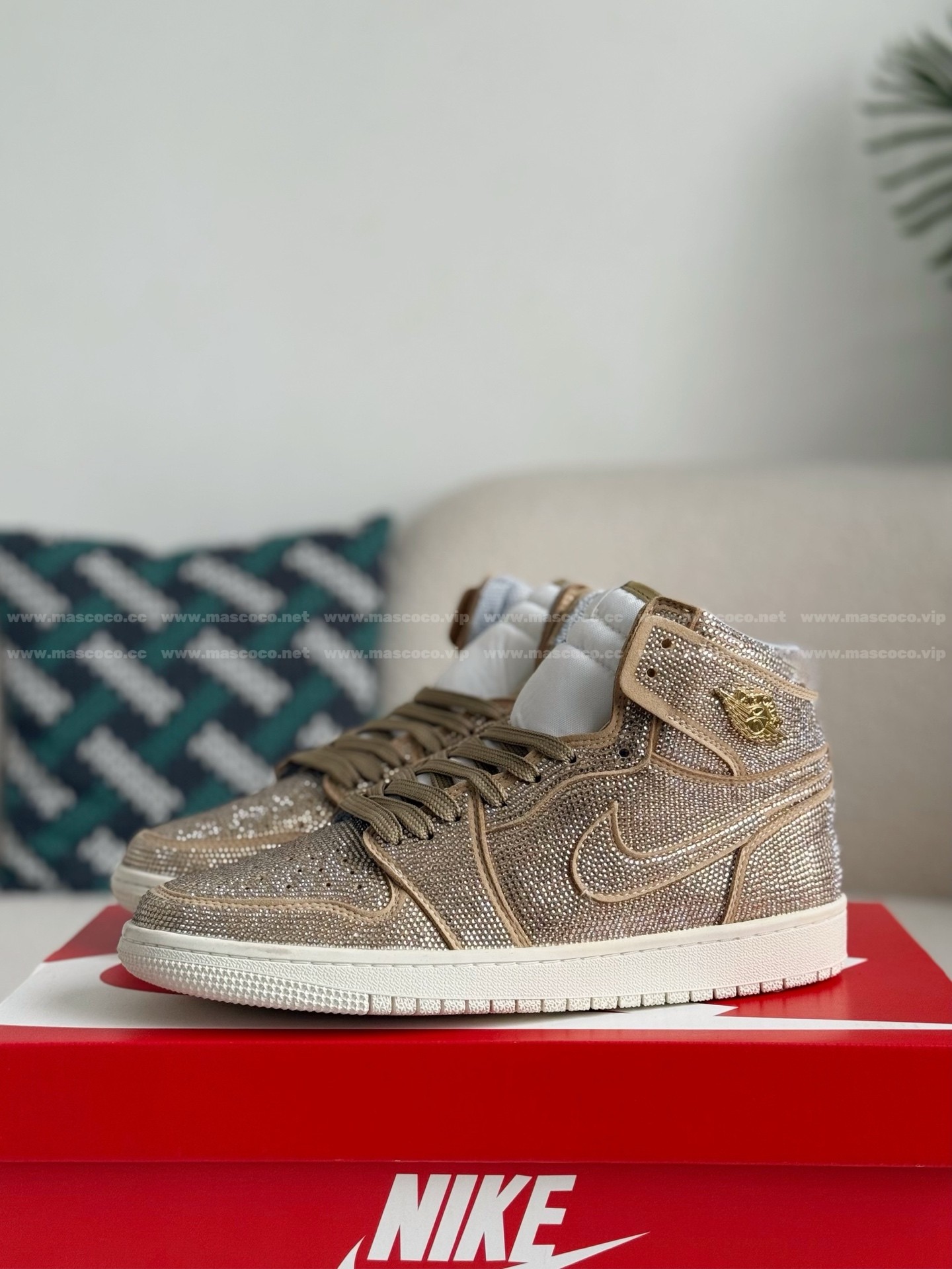「#4584」Jordan 1 Hand-Set Rhinestones High Sneakers