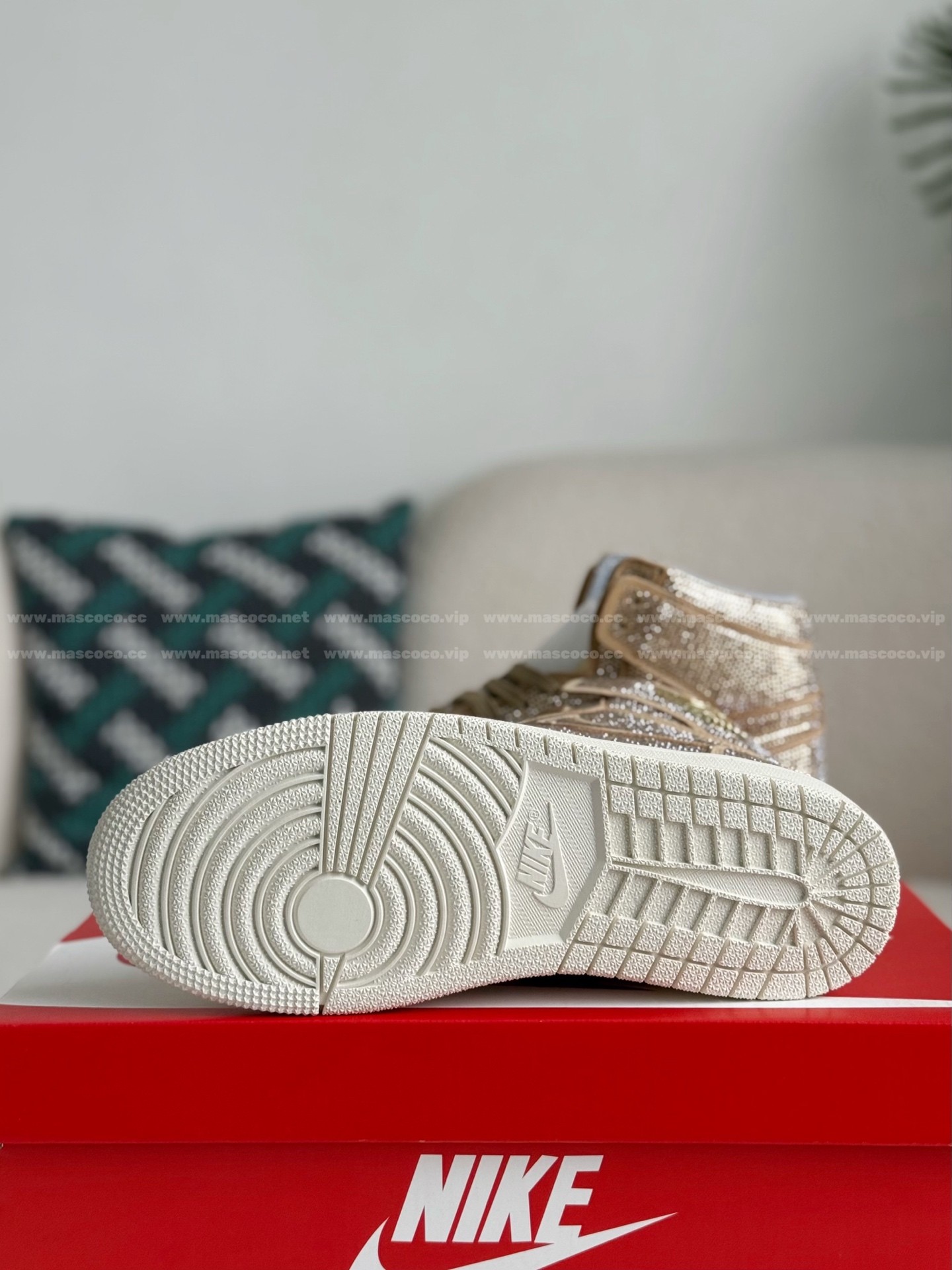 「#4584」Jordan 1 Hand-Set Rhinestones High Sneakers - Image 5
