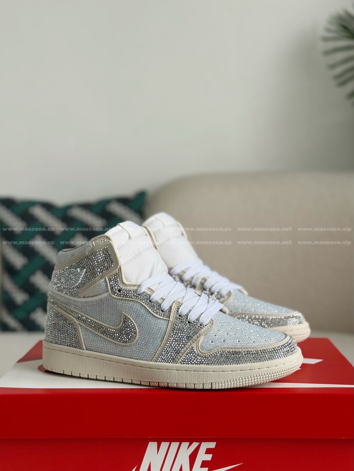 「#4585」Jordan 1 Hand-Set Rhinestones High Sneakers - Image 2