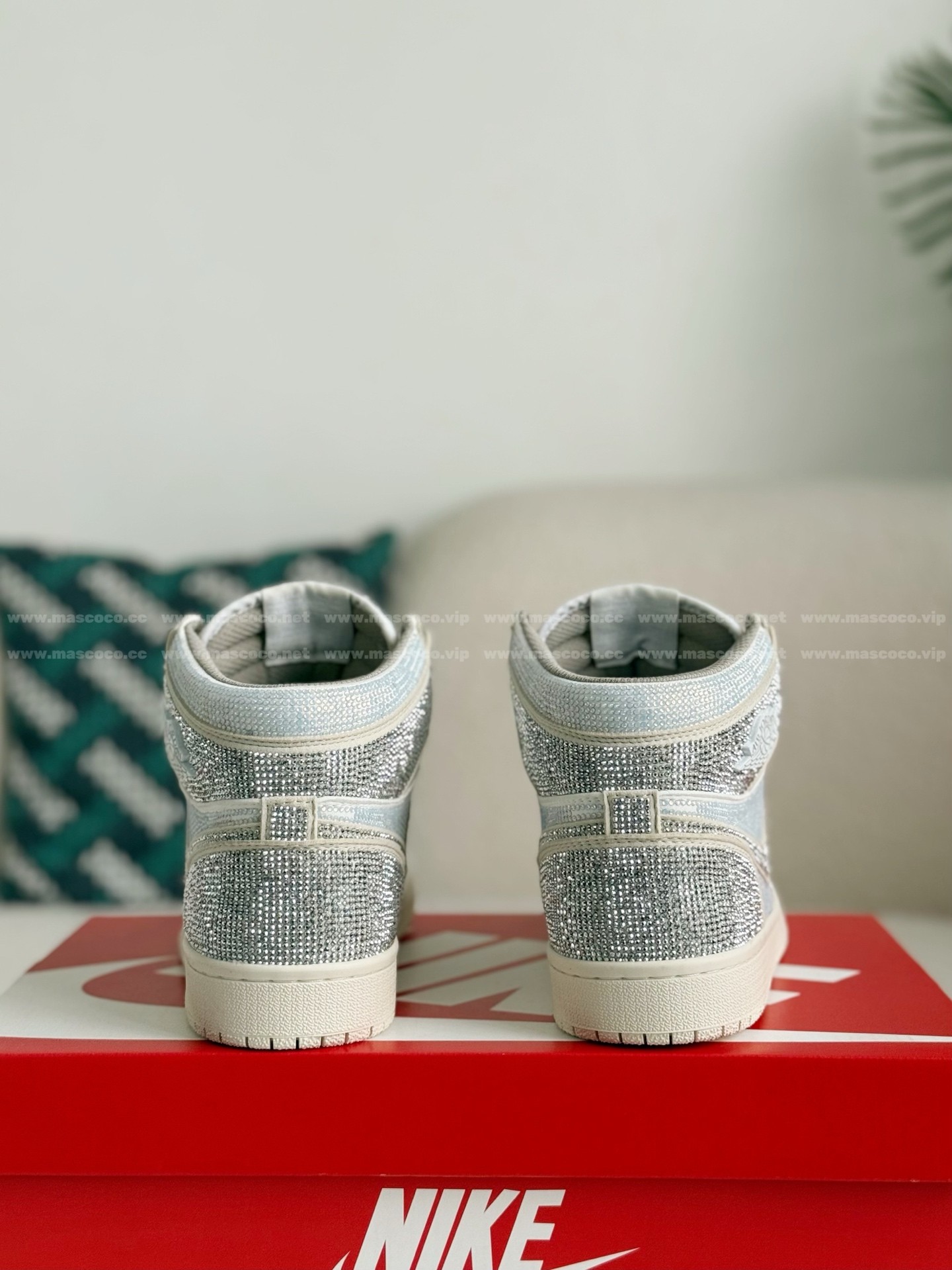 「#4585」Jordan 1 Hand-Set Rhinestones High Sneakers - Image 3