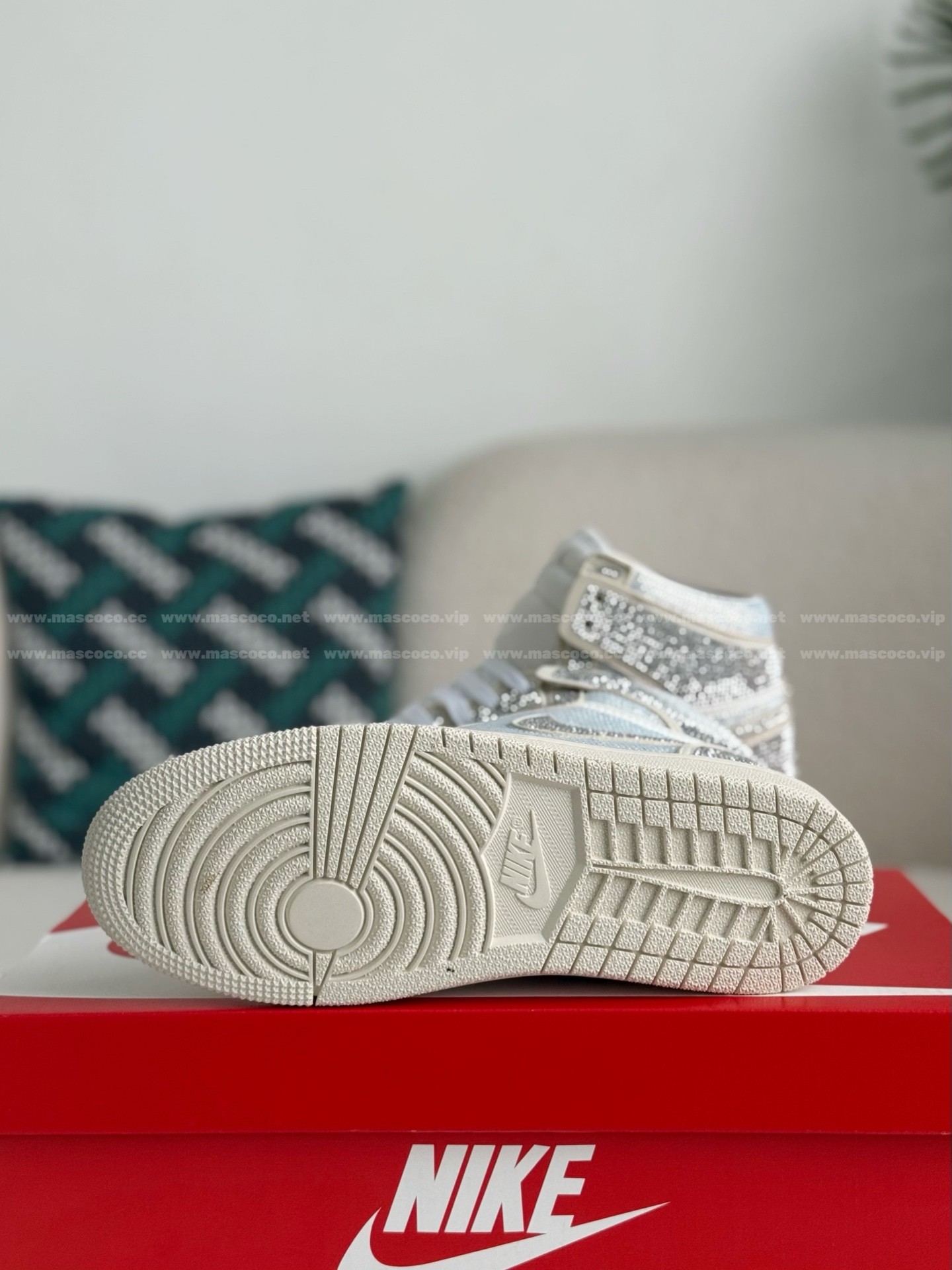 「#4585」Jordan 1 Hand-Set Rhinestones High Sneakers - Image 5