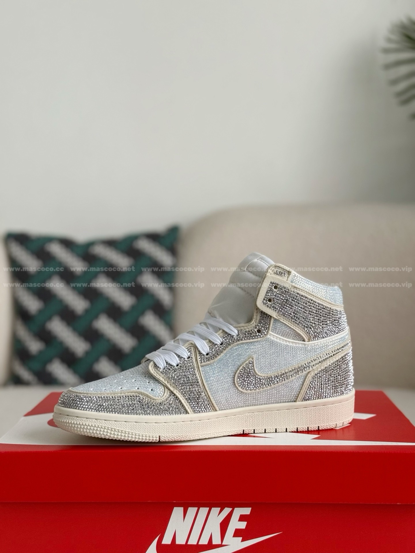 「#4585」Jordan 1 Hand-Set Rhinestones High Sneakers - Image 4