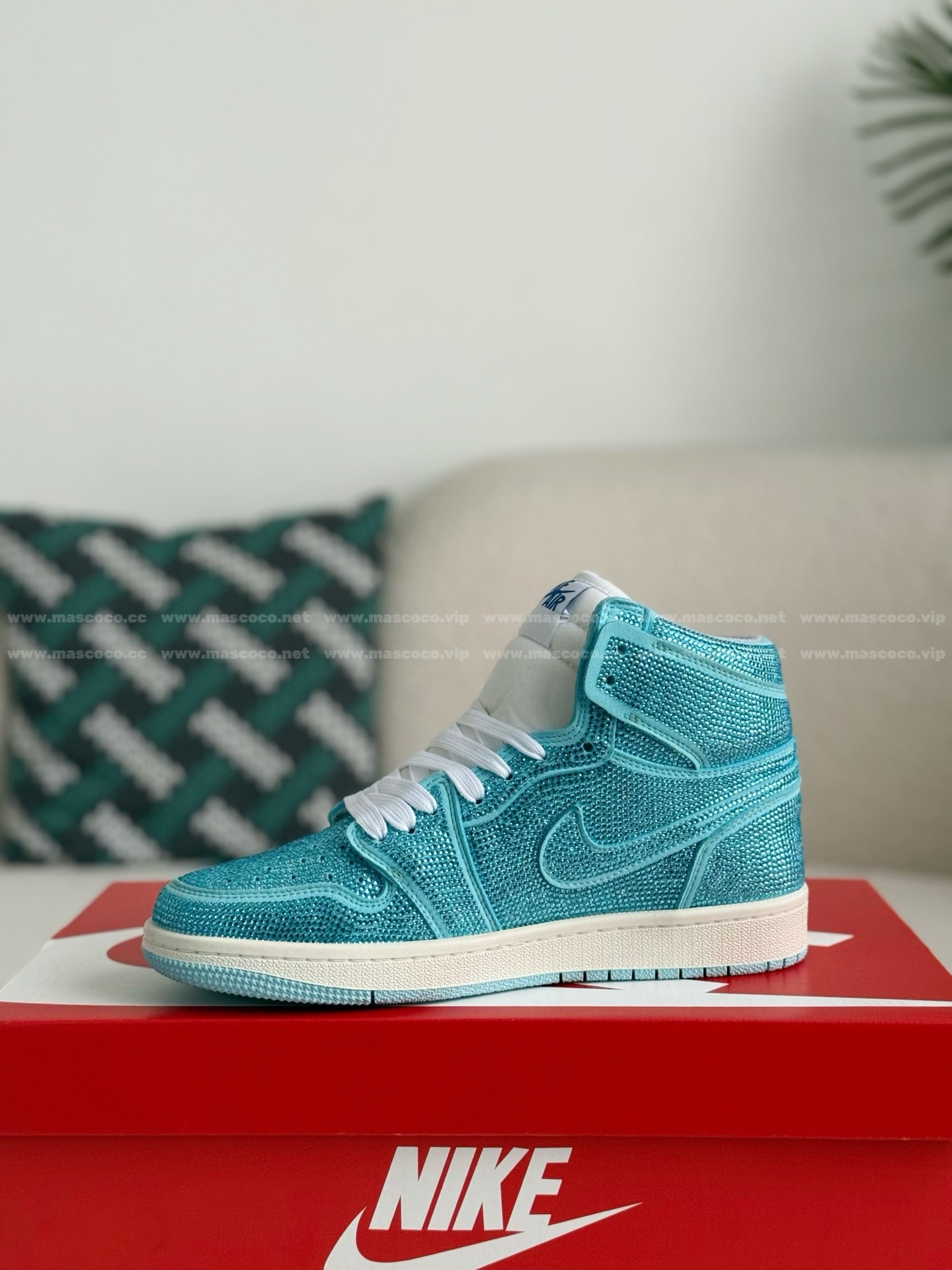「#4586」Jordan 1 Hand-Set Rhinestones High Sneakers - Image 4