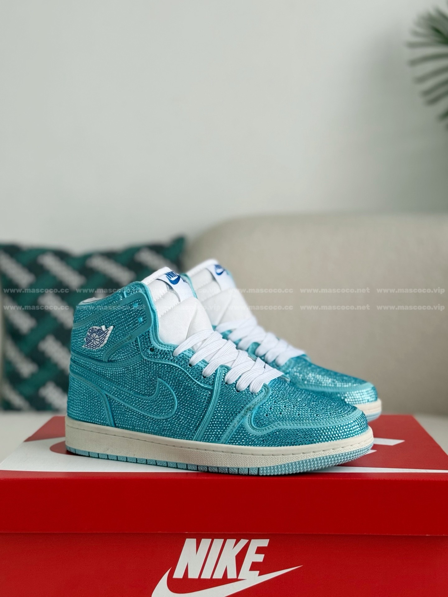 「#4586」Jordan 1 Hand-Set Rhinestones High Sneakers - Image 2