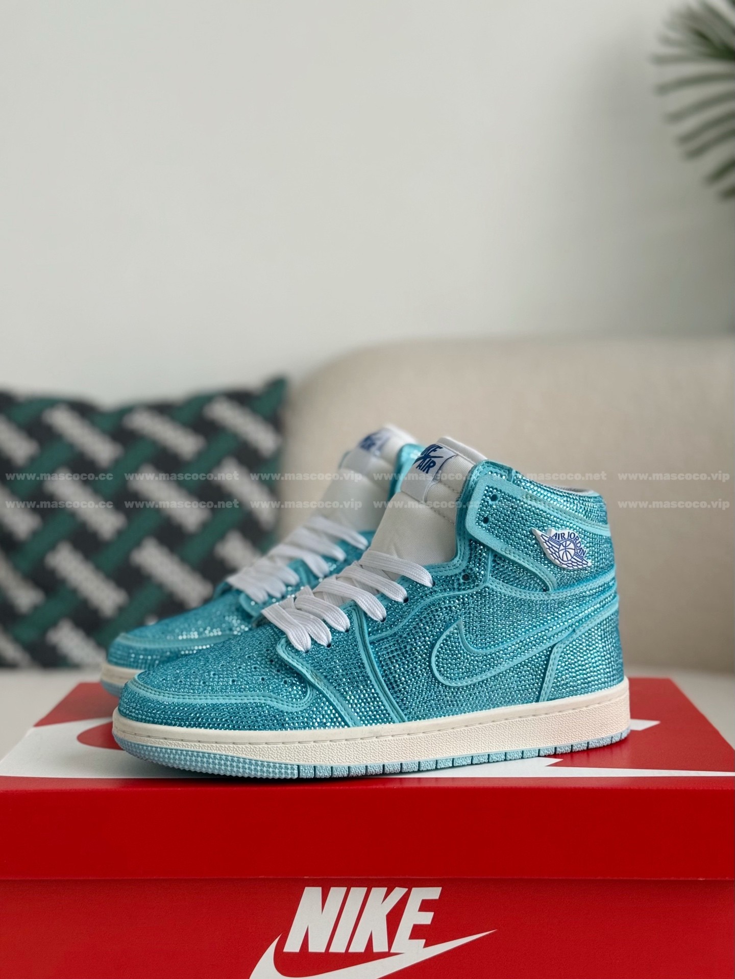 「#4586」Jordan 1 Hand-Set Rhinestones High Sneakers