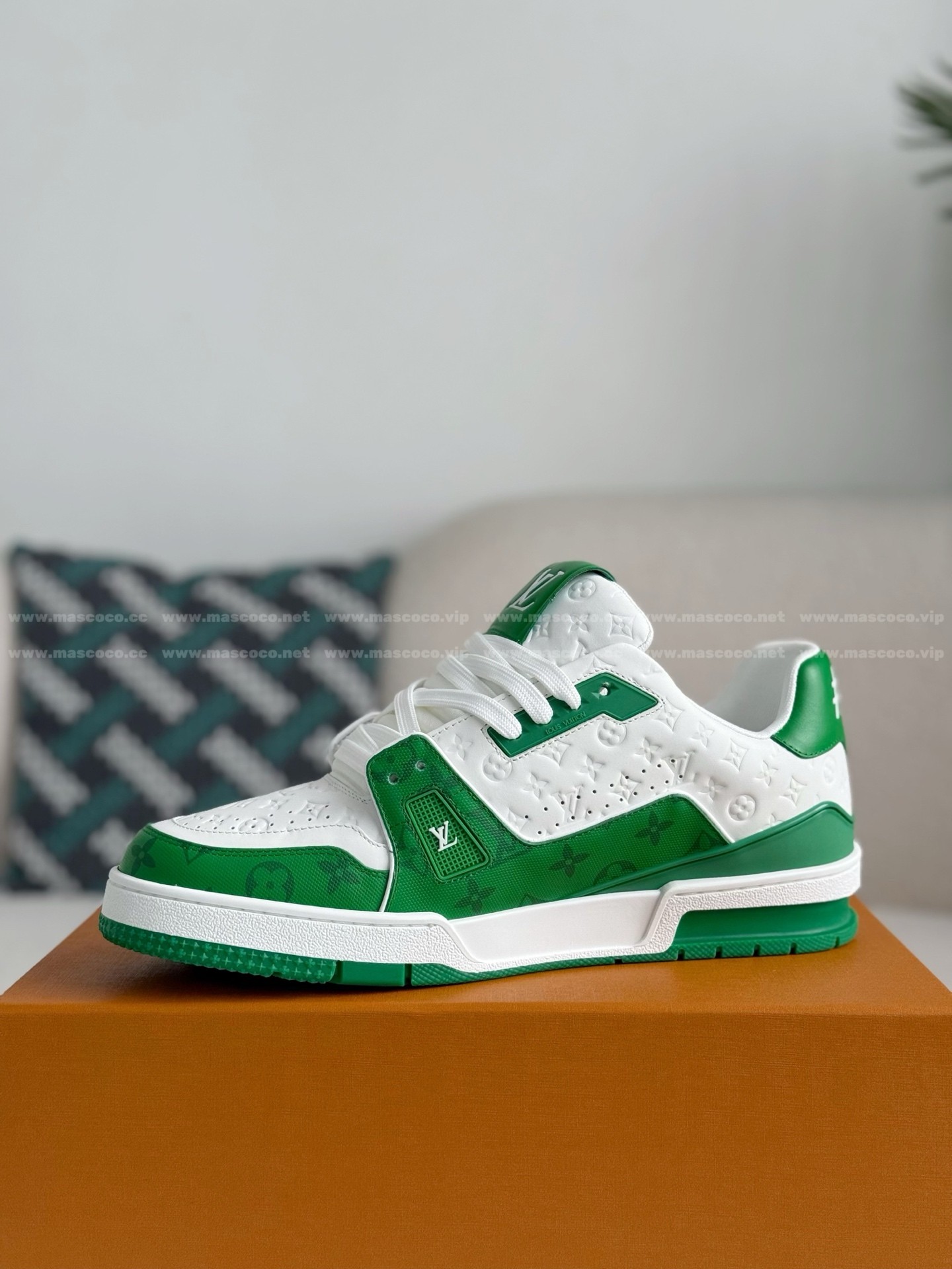「#301」LOUIS VUITTON TRAINER SNEAKERS - Image 4