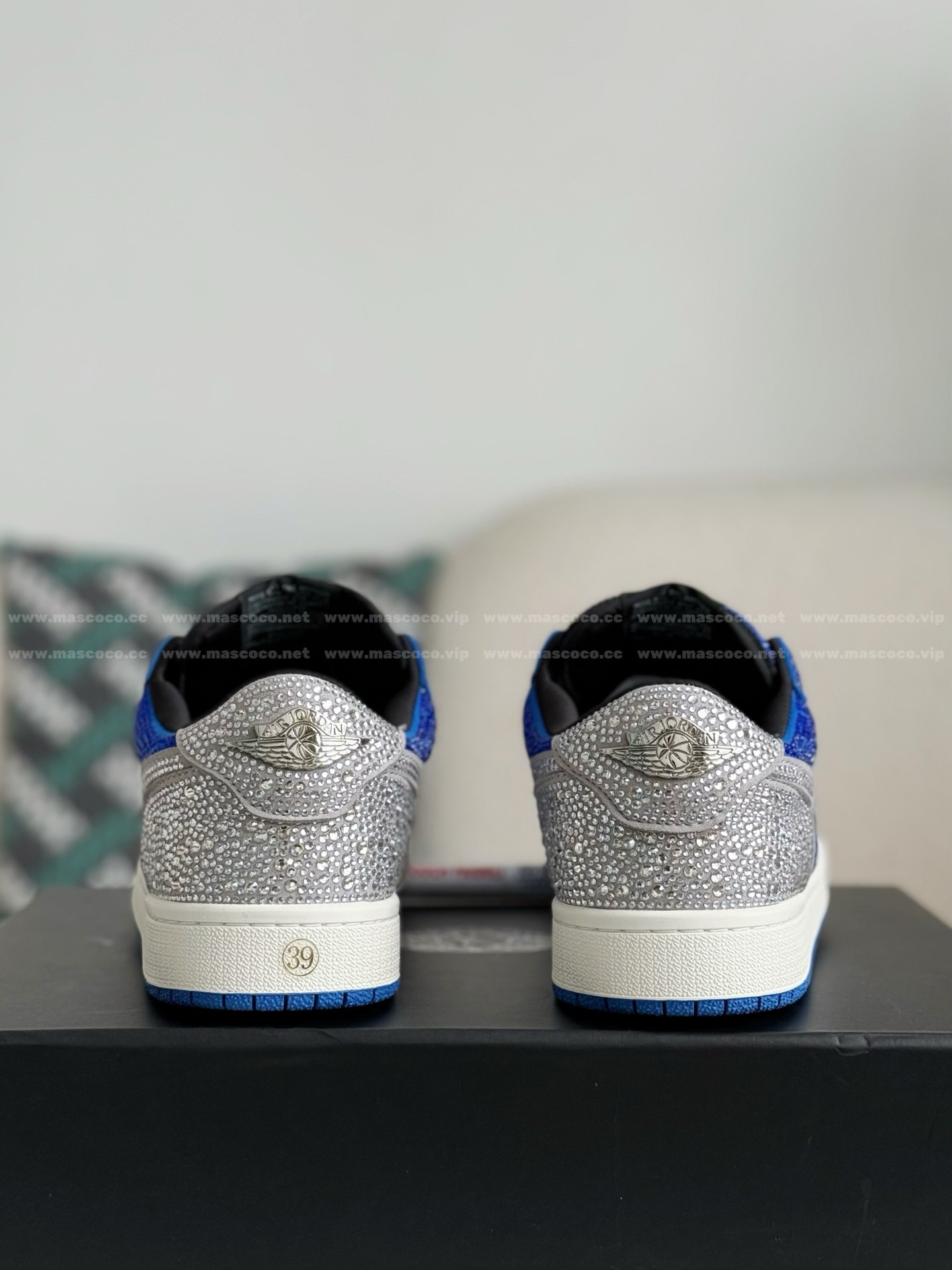 「#4755」Jordan 1 Hand-Set Rhinestones Low Sneakers - Image 3