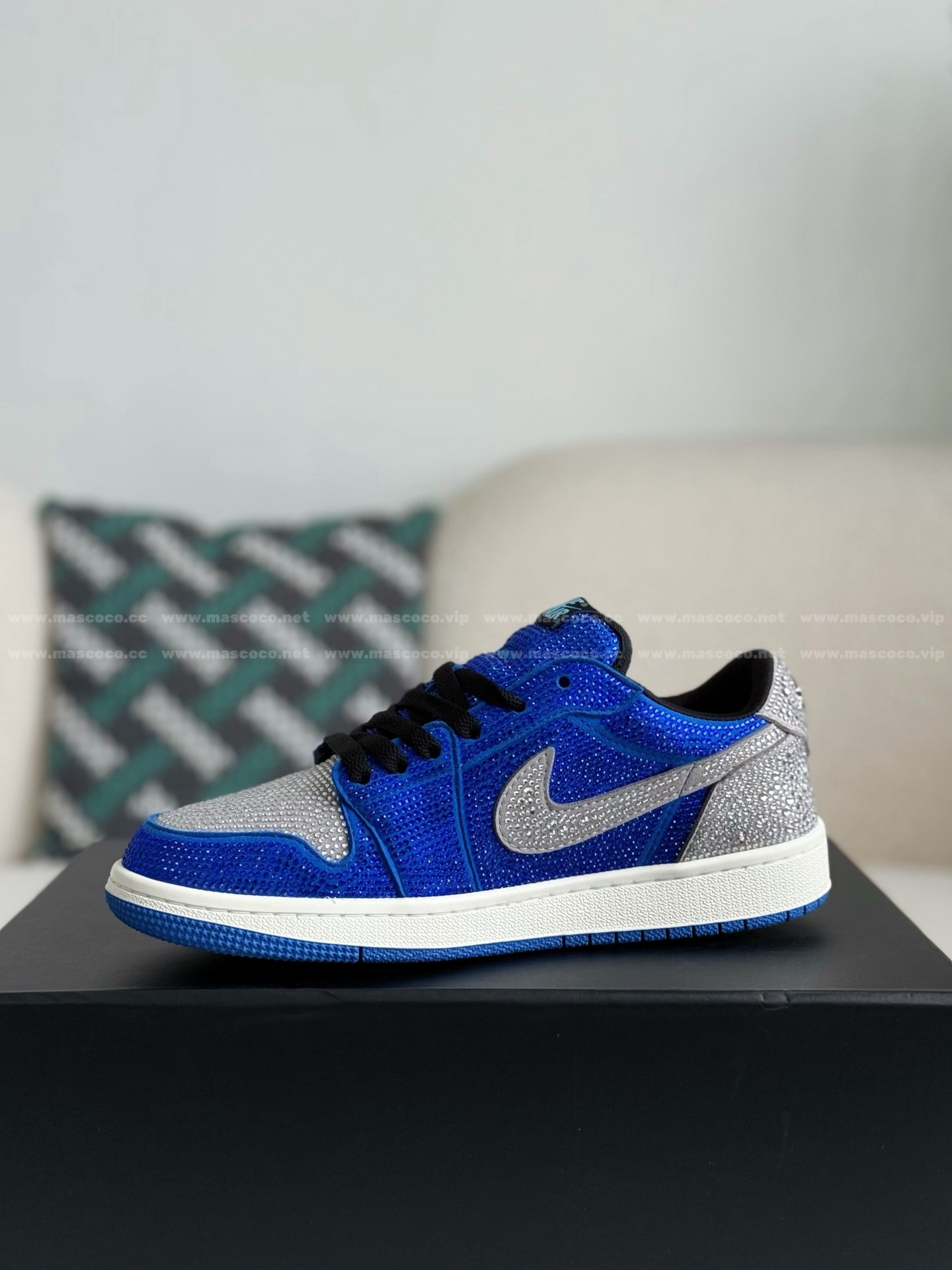 「#4755」Jordan 1 Hand-Set Rhinestones Low Sneakers - Image 4