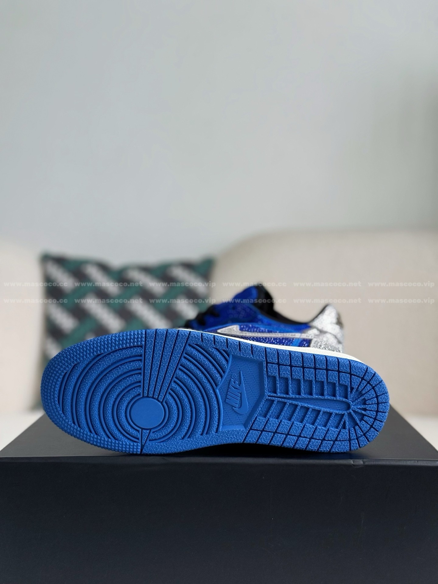 「#4755」Jordan 1 Hand-Set Rhinestones Low Sneakers - Image 5