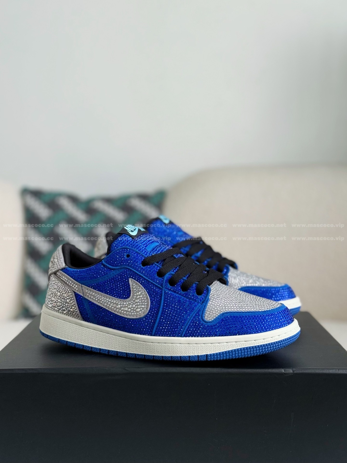「#4755」Jordan 1 Hand-Set Rhinestones Low Sneakers - Image 2