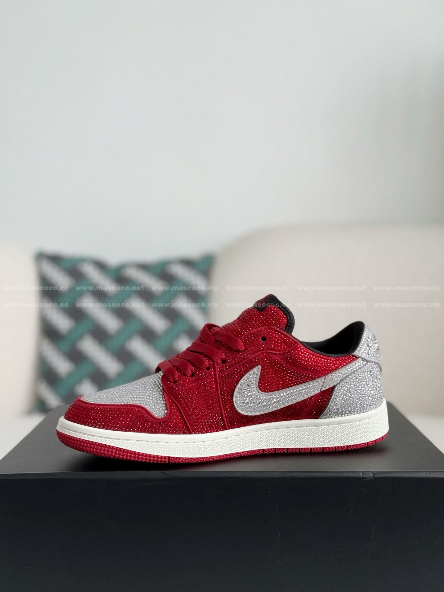 「#4756」Jordan 1 Hand-Set Rhinestones Low Sneakers - Image 4